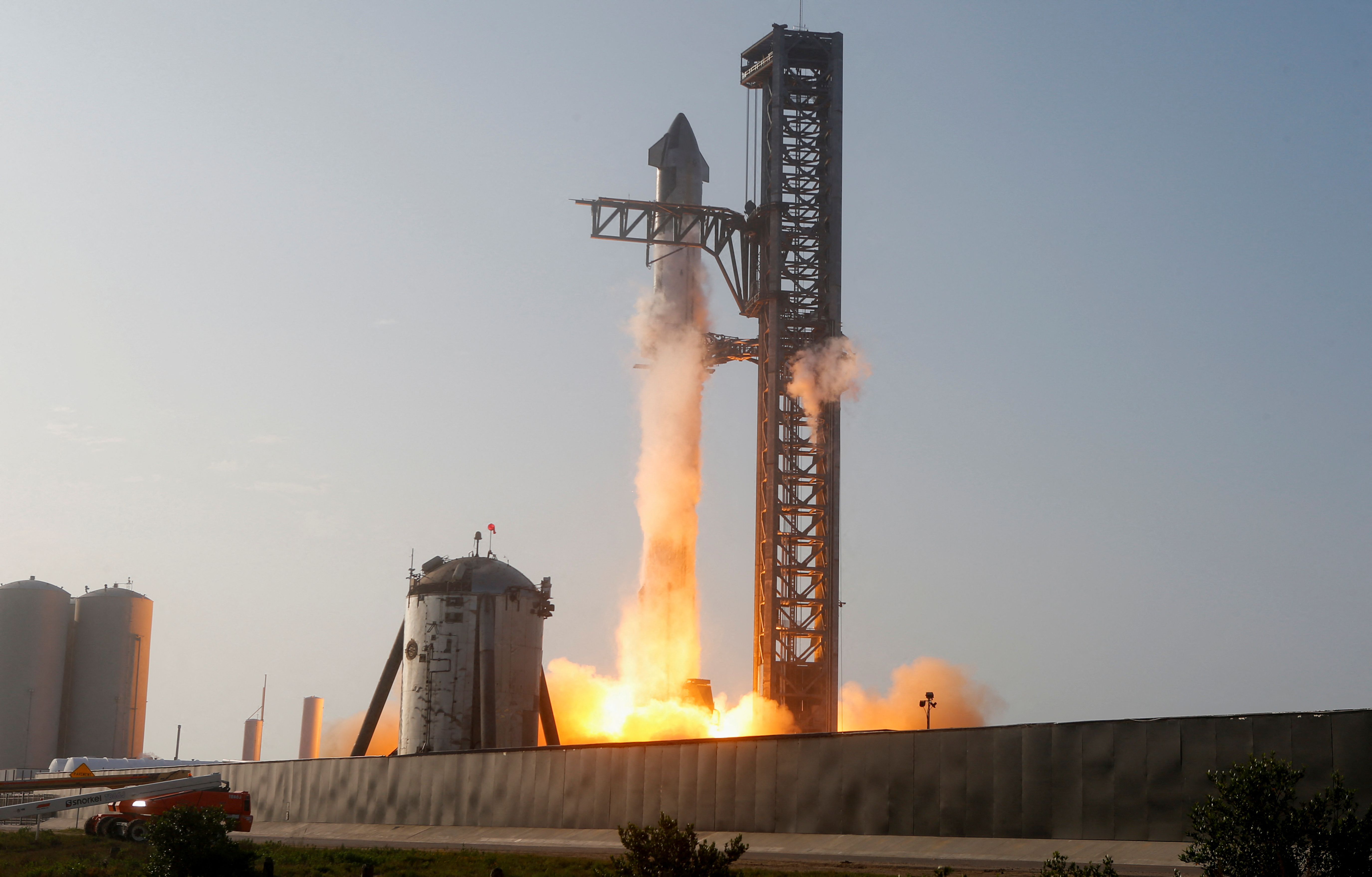 スペースXのロケット打ち上げ、環境団体が当局の認可取り消し求める