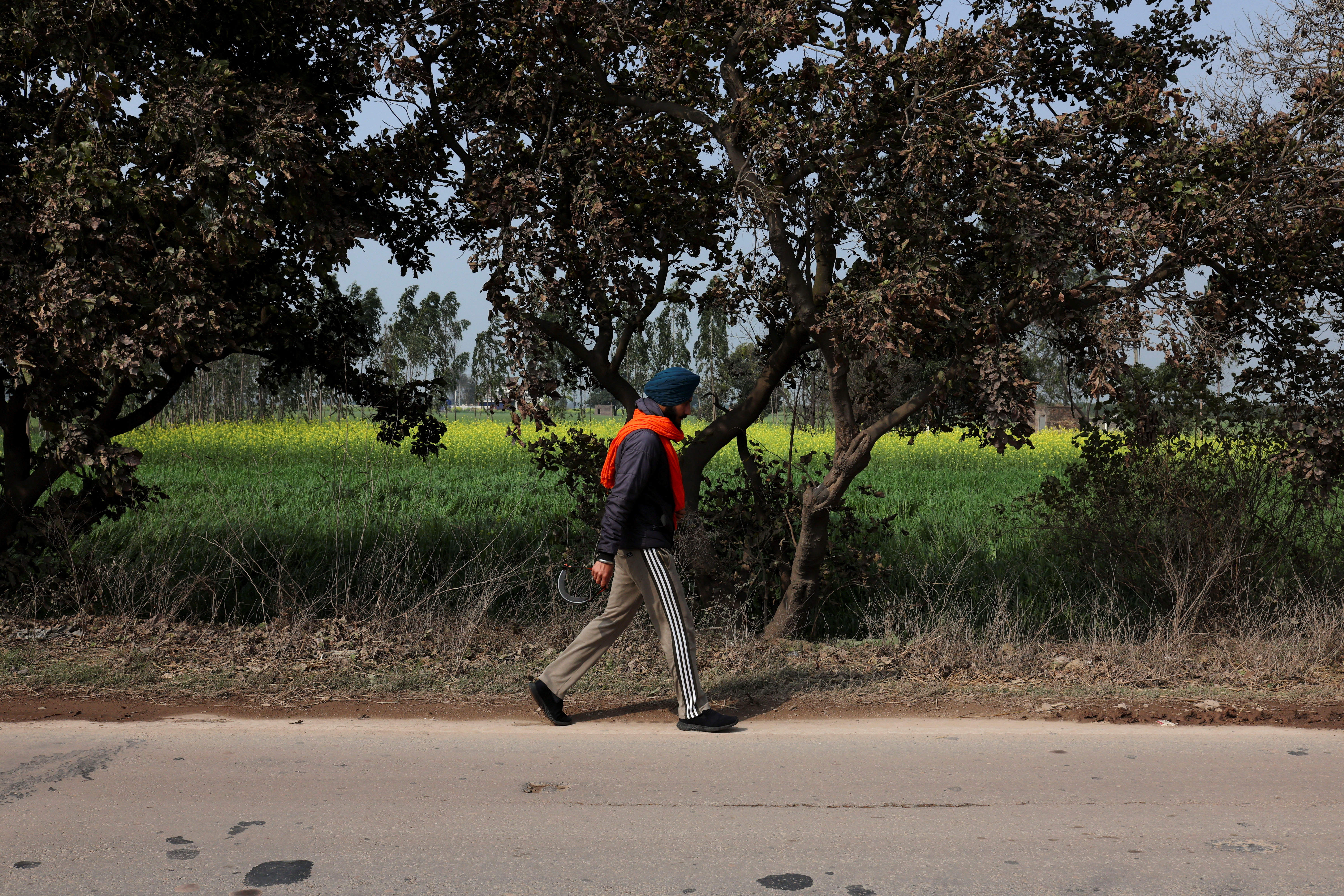 2021 में फसल की बेहतर कीमतों के वादे पर दबाव बनाने के लिए किसानों ने नई दिल्ली की ओर मार्च किया