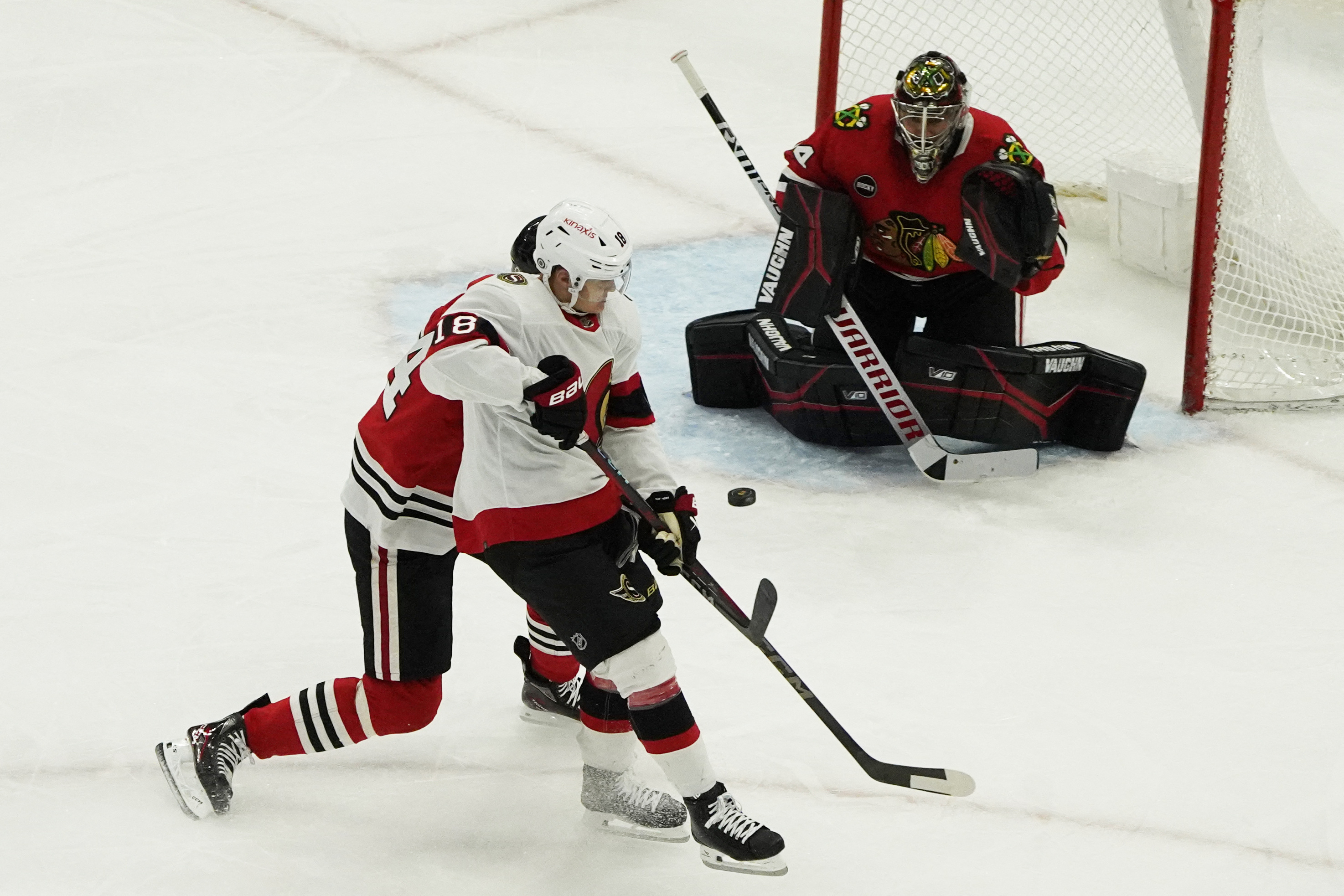 Blackhawks Edge Senators To Halt Eight-game Skid | Reuters