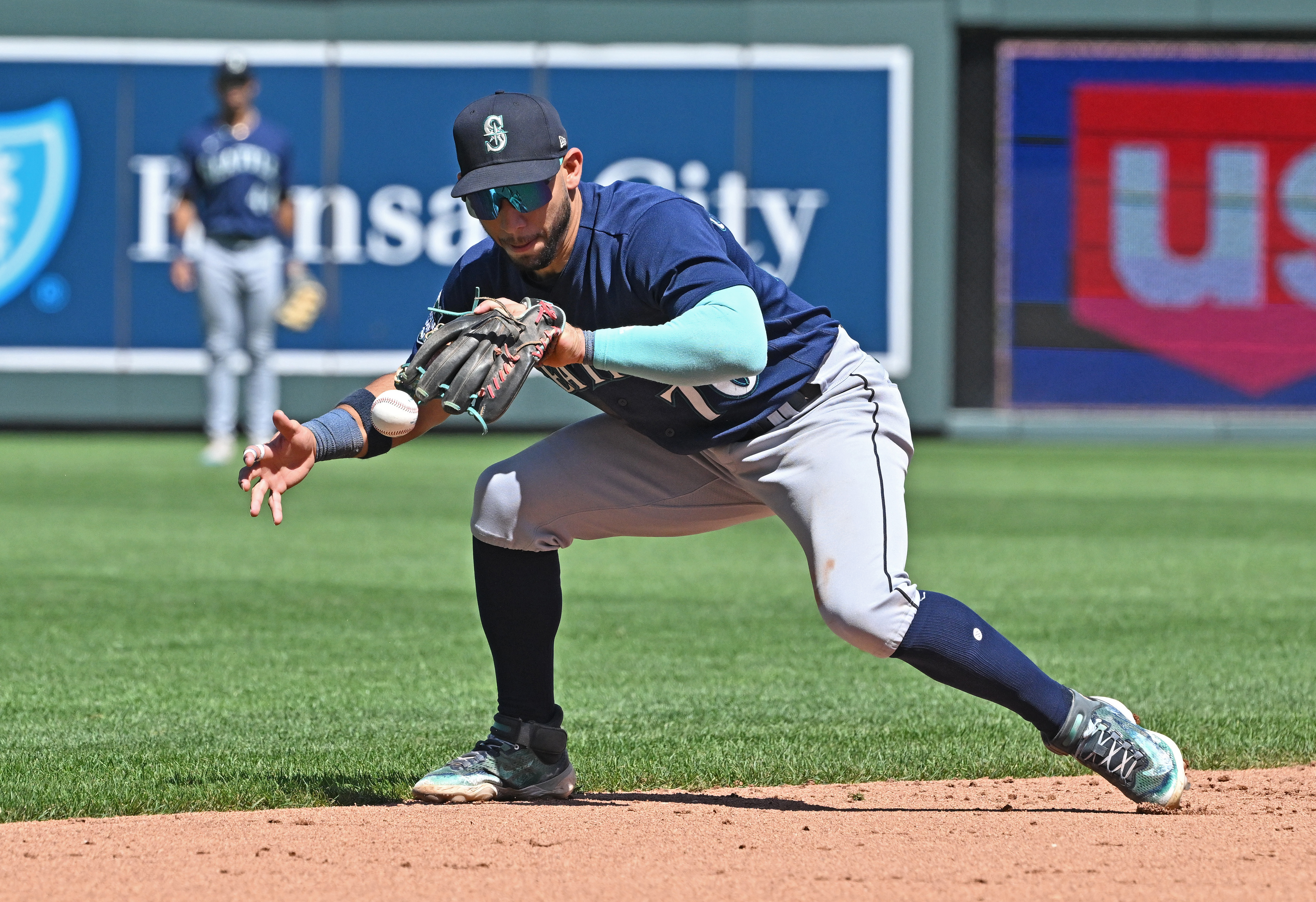 France has 5 hits, 5 RBIs as Mariners outslug Royals 13-7