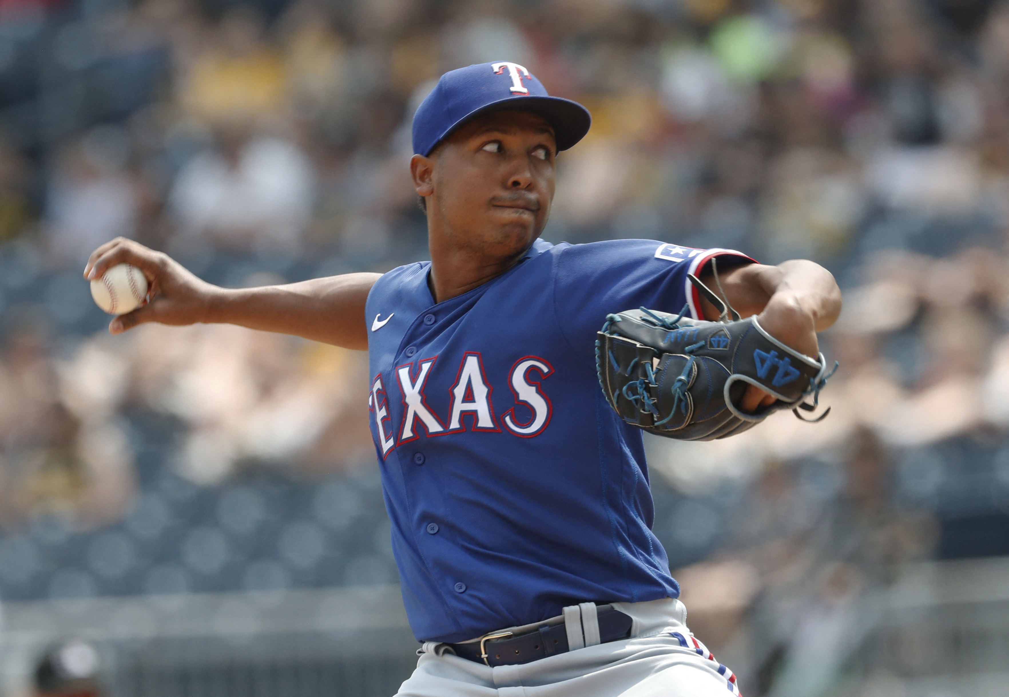 Martin Perez, Rangers edge Pirates 3-2