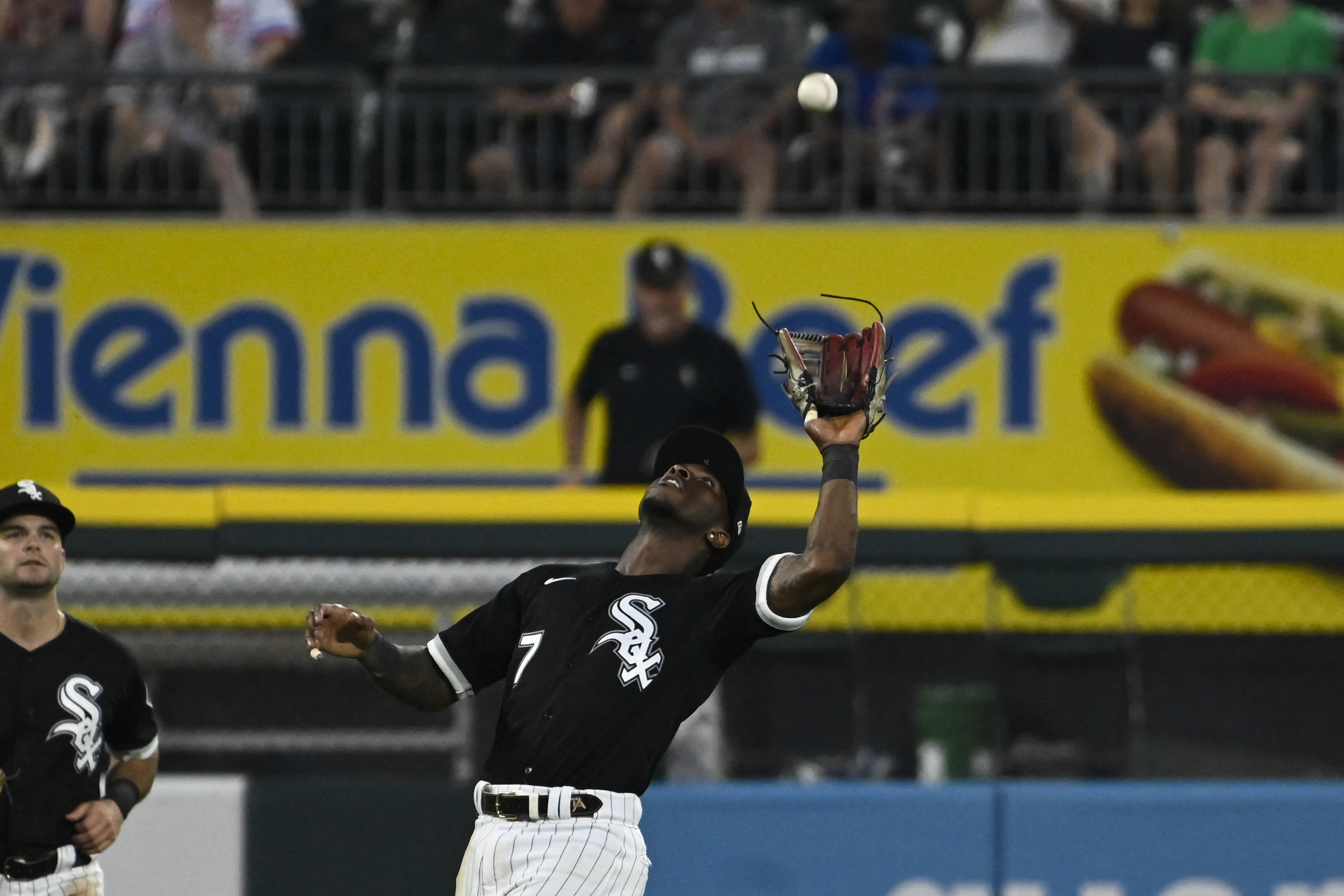 Cubs flex power muscles in win over White Sox