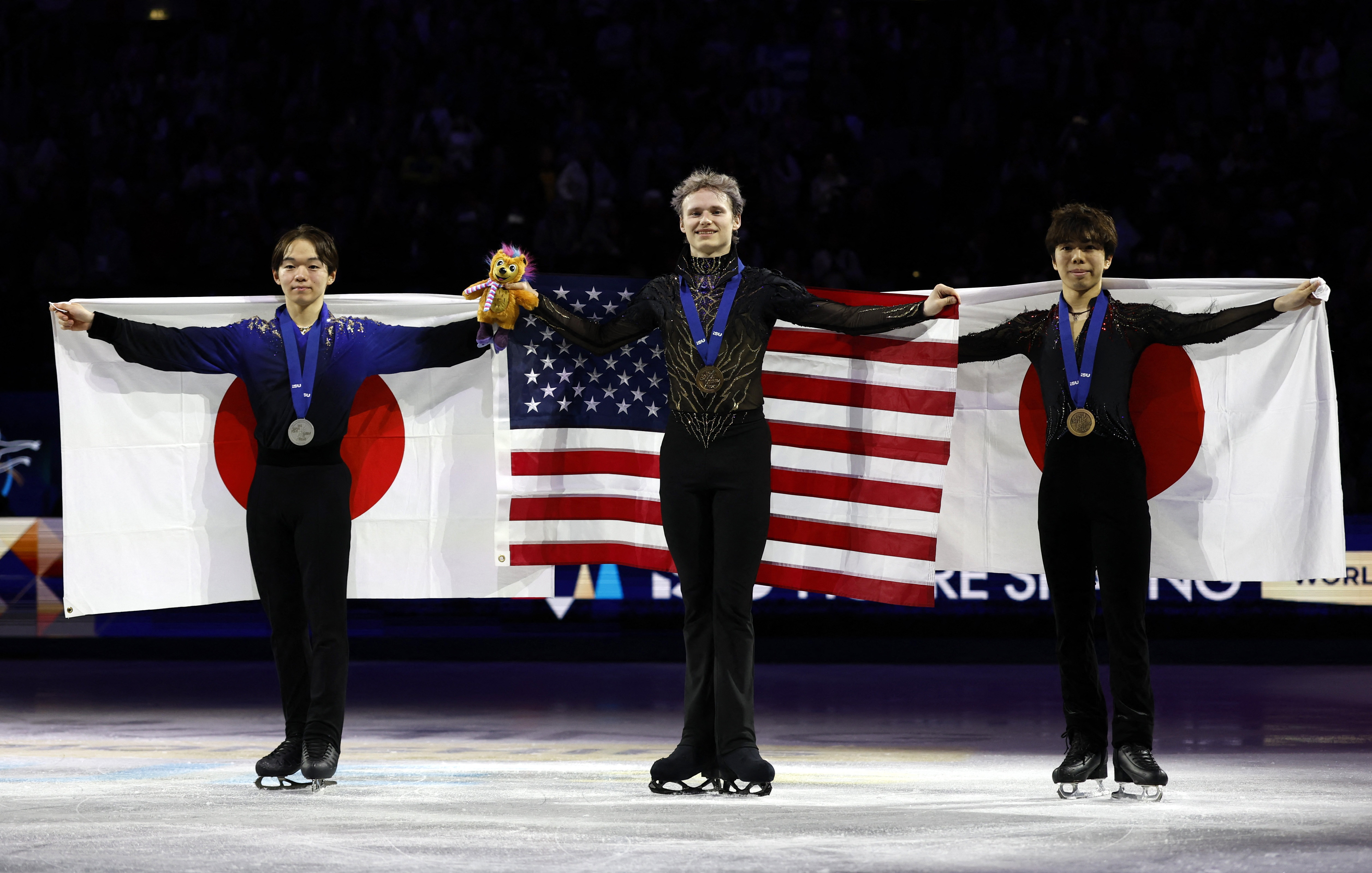 フィギュアスケート世界選手権大会 記念 純銀メダル(silver999) 刻印 フィギュア＝世界選手権で鍵山「銀」、佐藤は「銅」 マリニン優勝