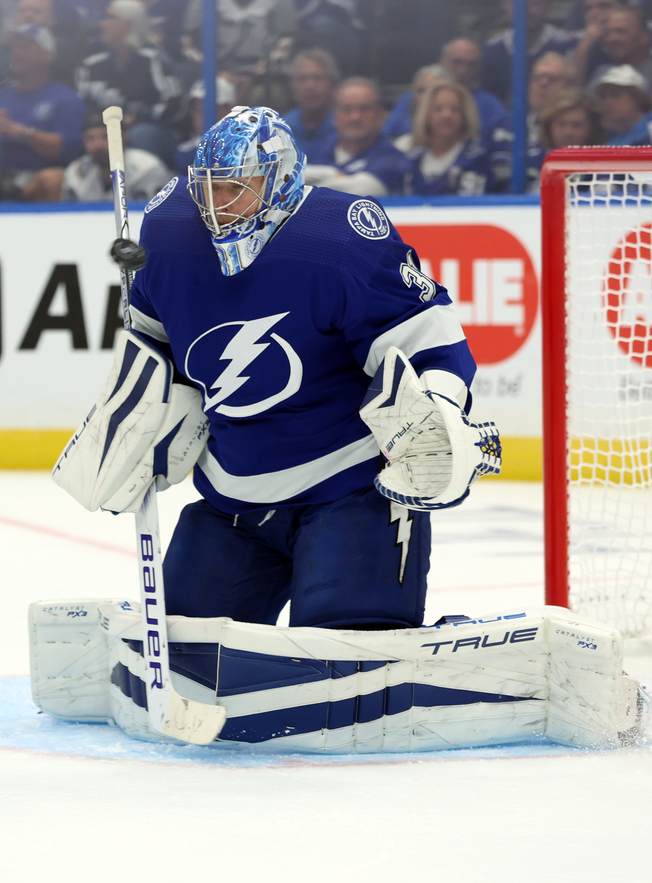 Lightning Open Nhl Season With Back And Forth Win Over Preds Reuters