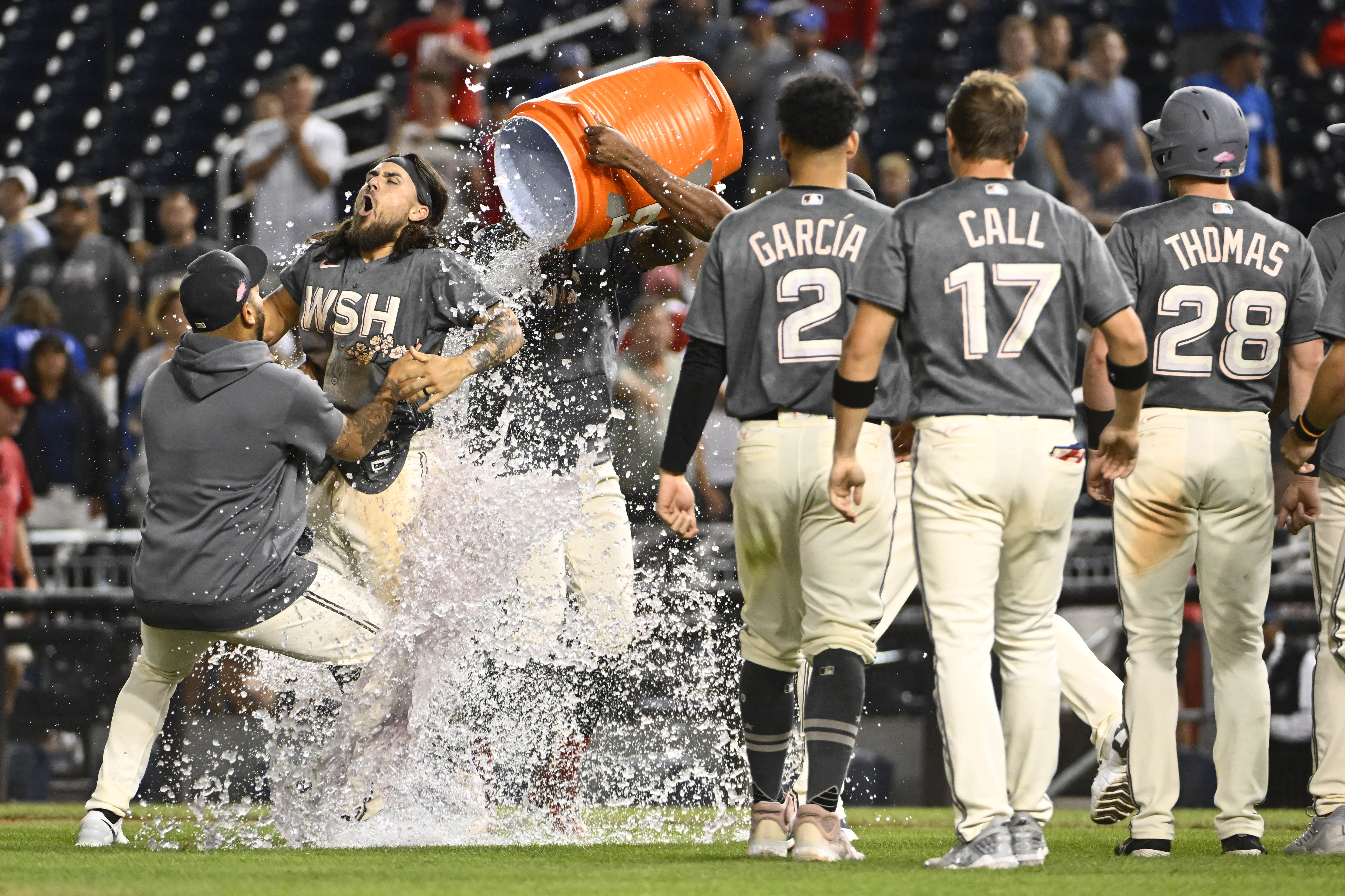 Nationals down Dodgers on walk-off wild pitch in 11th