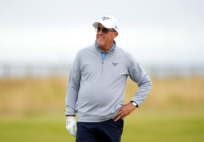 Mickelson mulls his role in LIV Golf amid dip in form | Reuters