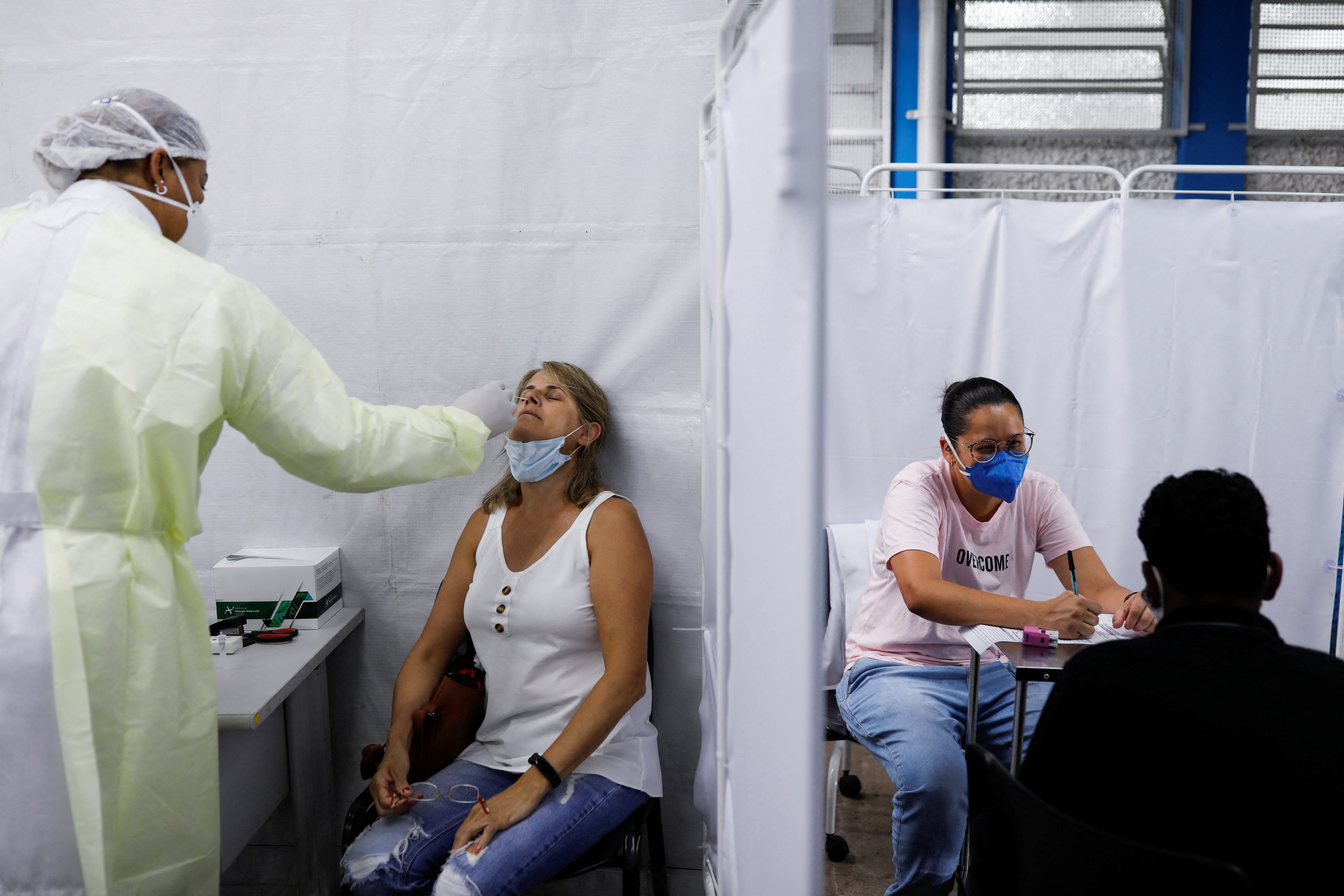 A woman gets tested by a health worker for the coronavirus disease (COVID-19) at the Basic Health Unit in Sao Paulo, Brazil January 6, 2022. REUTERS/Amanda Perobelli