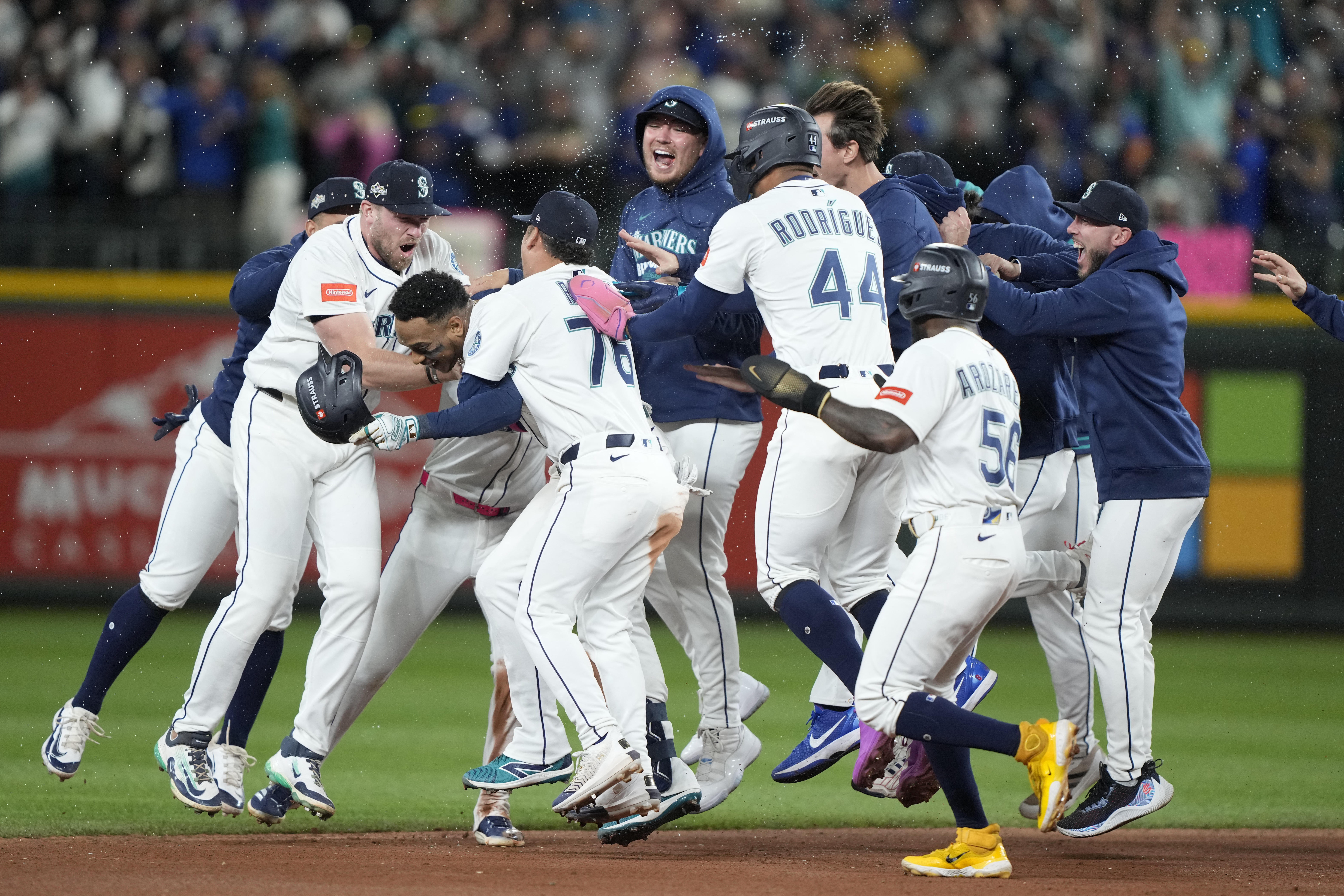 イチロー　マリナーズ  レアー MLB＝マリナーズが激闘制し優勝決定Sへ、イチロー氏デビュー年以来