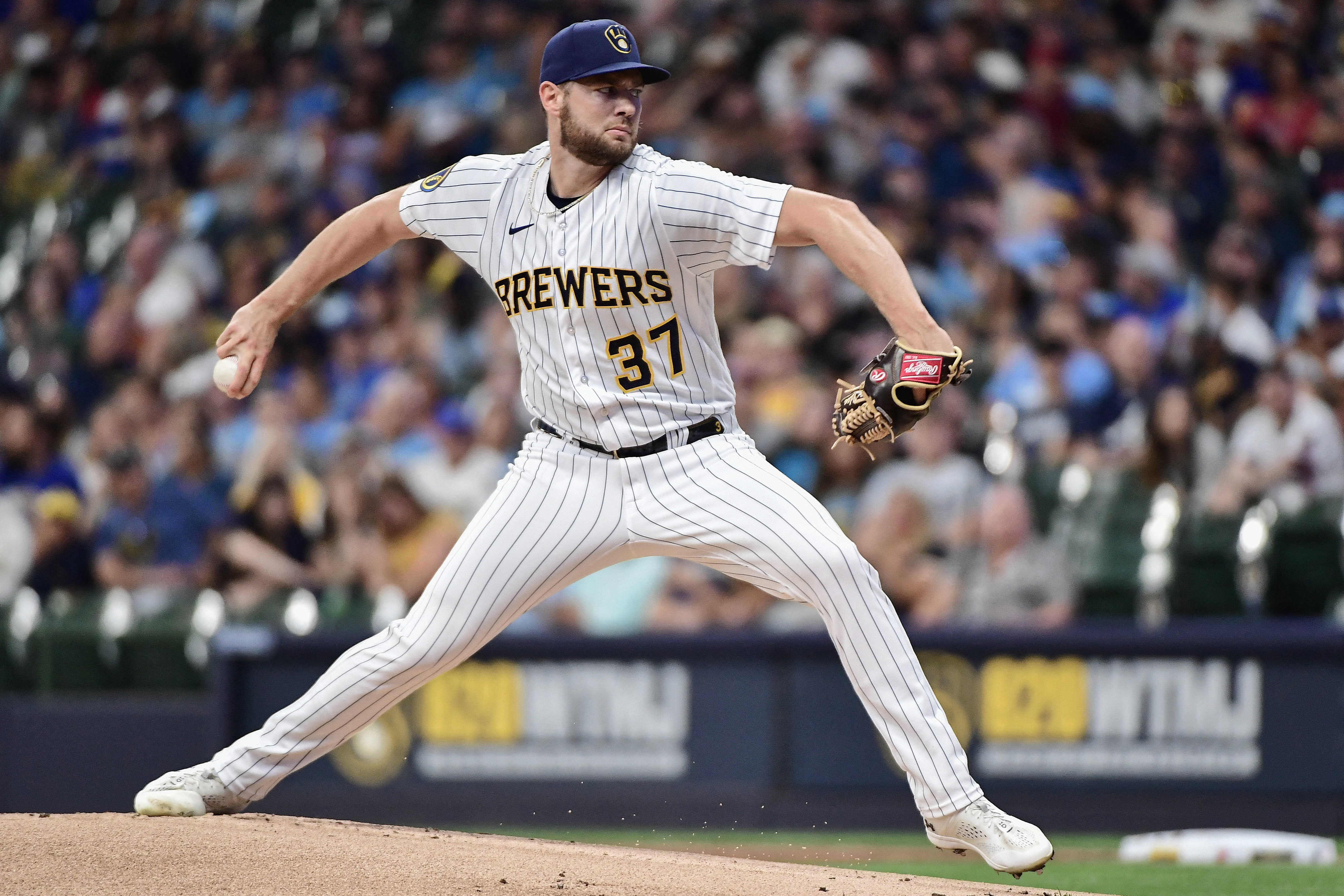 MILWAUKEE, WI - JULY 22: Atlanta Braves starting pitcher Allan