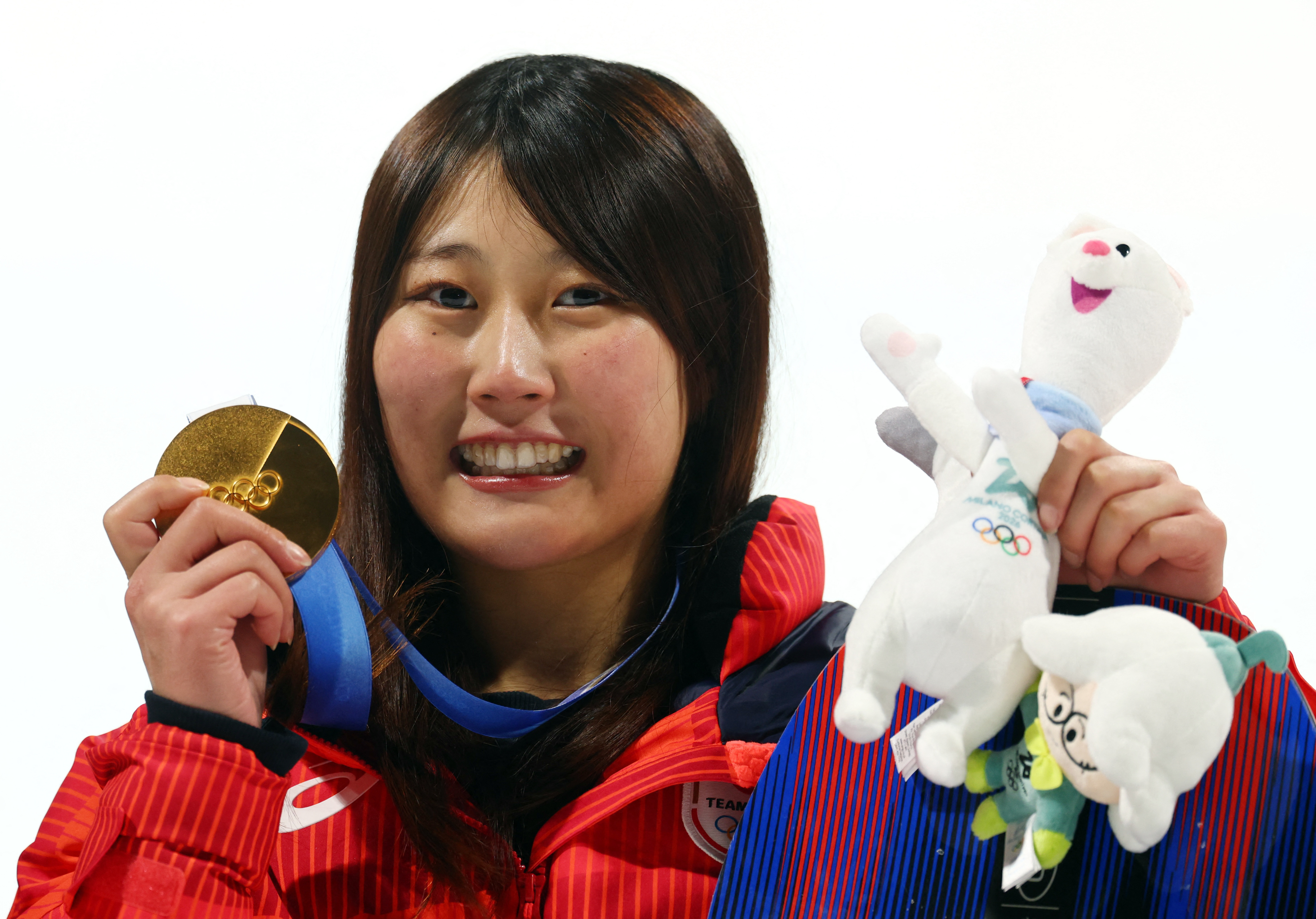 Japan's Murase flips to gold in women's snowboard big air | Reuters