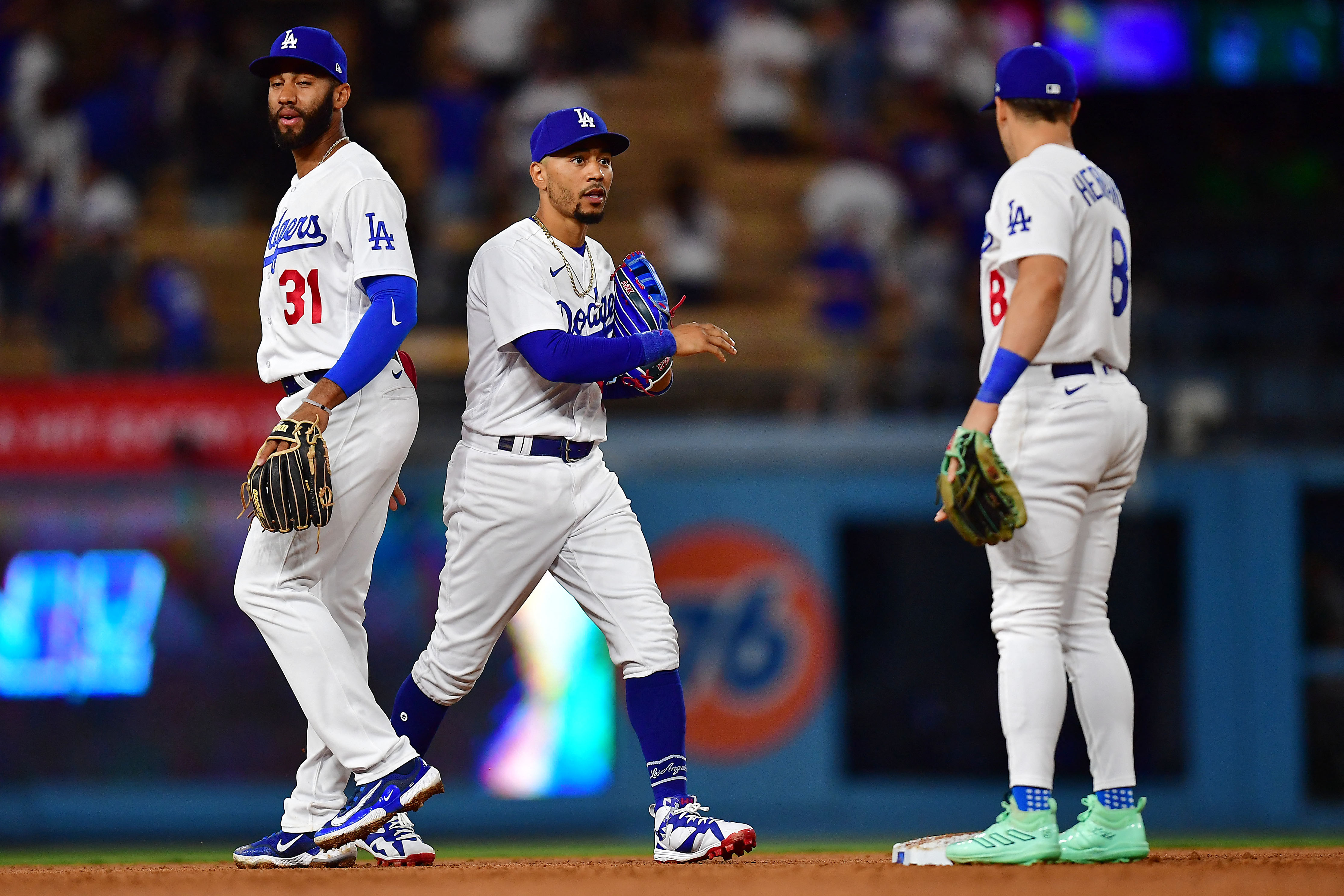 Lance Lynn goes 7 strong in Dodgers debut to beat A's