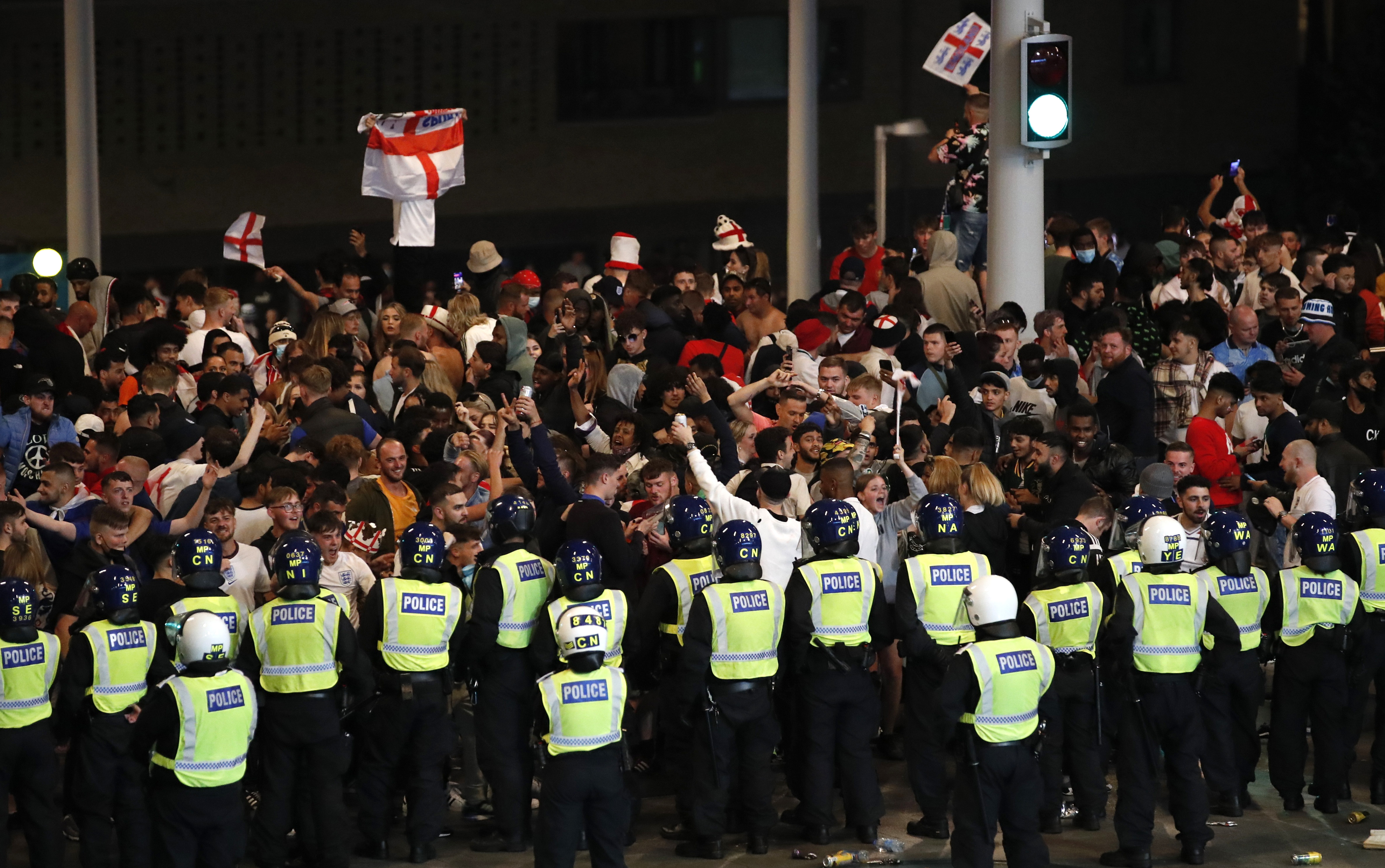 Ik was verrast Automatisch spel London police arrest 45 around Euro 2020 final | Reuters