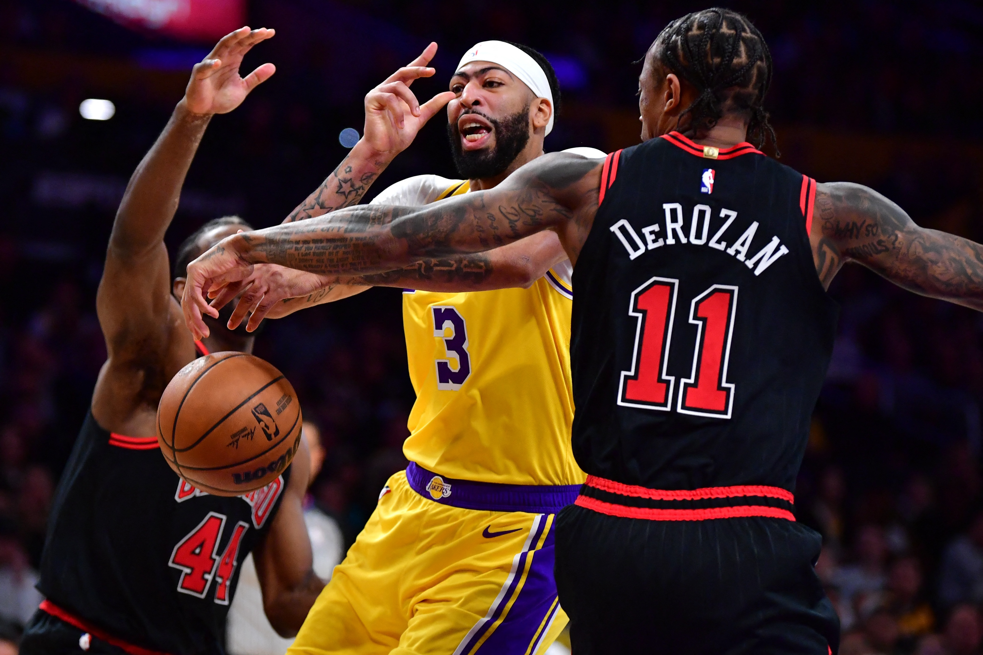 D'Angelo Russell puts up 29 as Lakers outrun Bulls