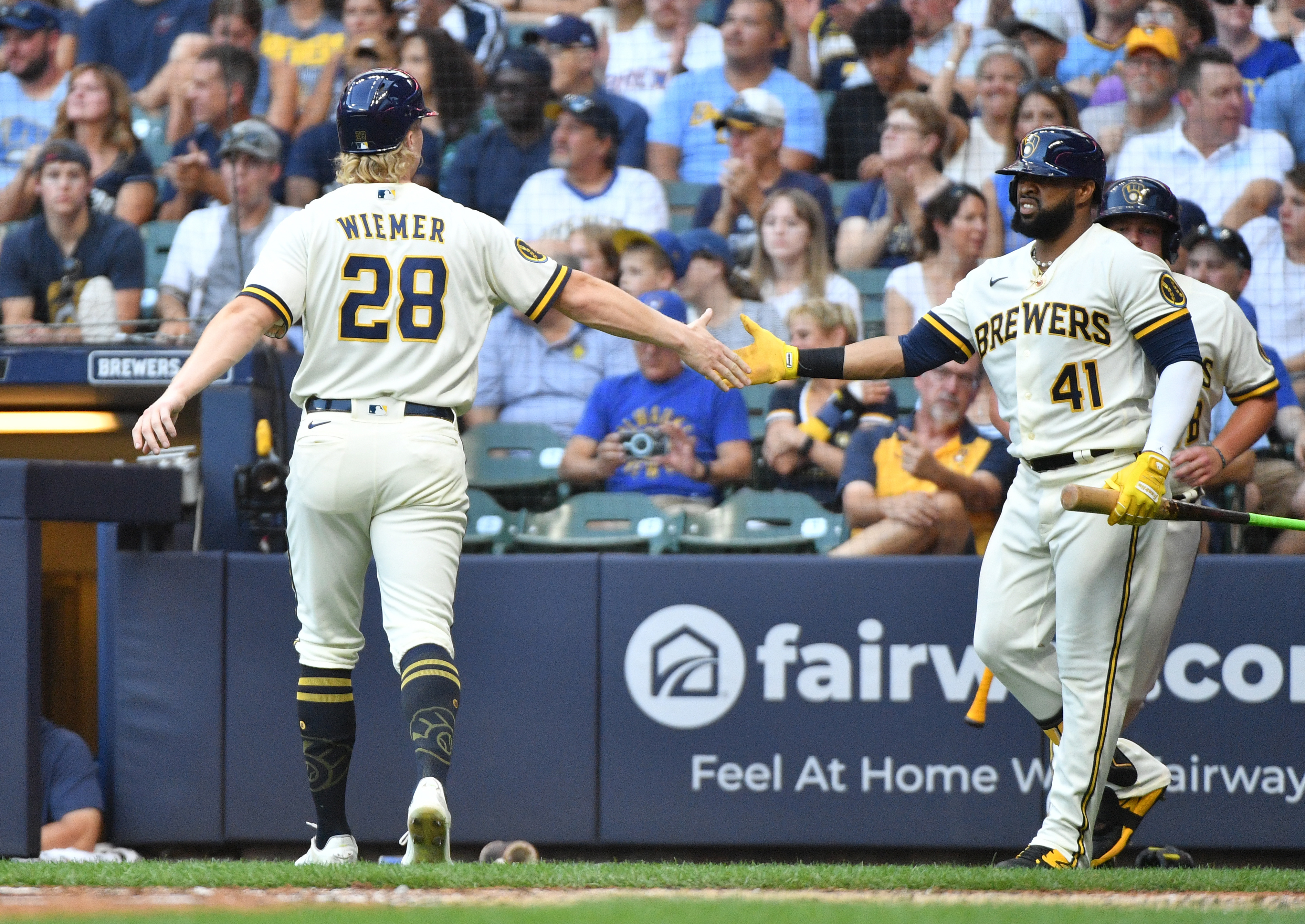 Milwaukee Brewers surprise fans before Pittsburgh Pirates game