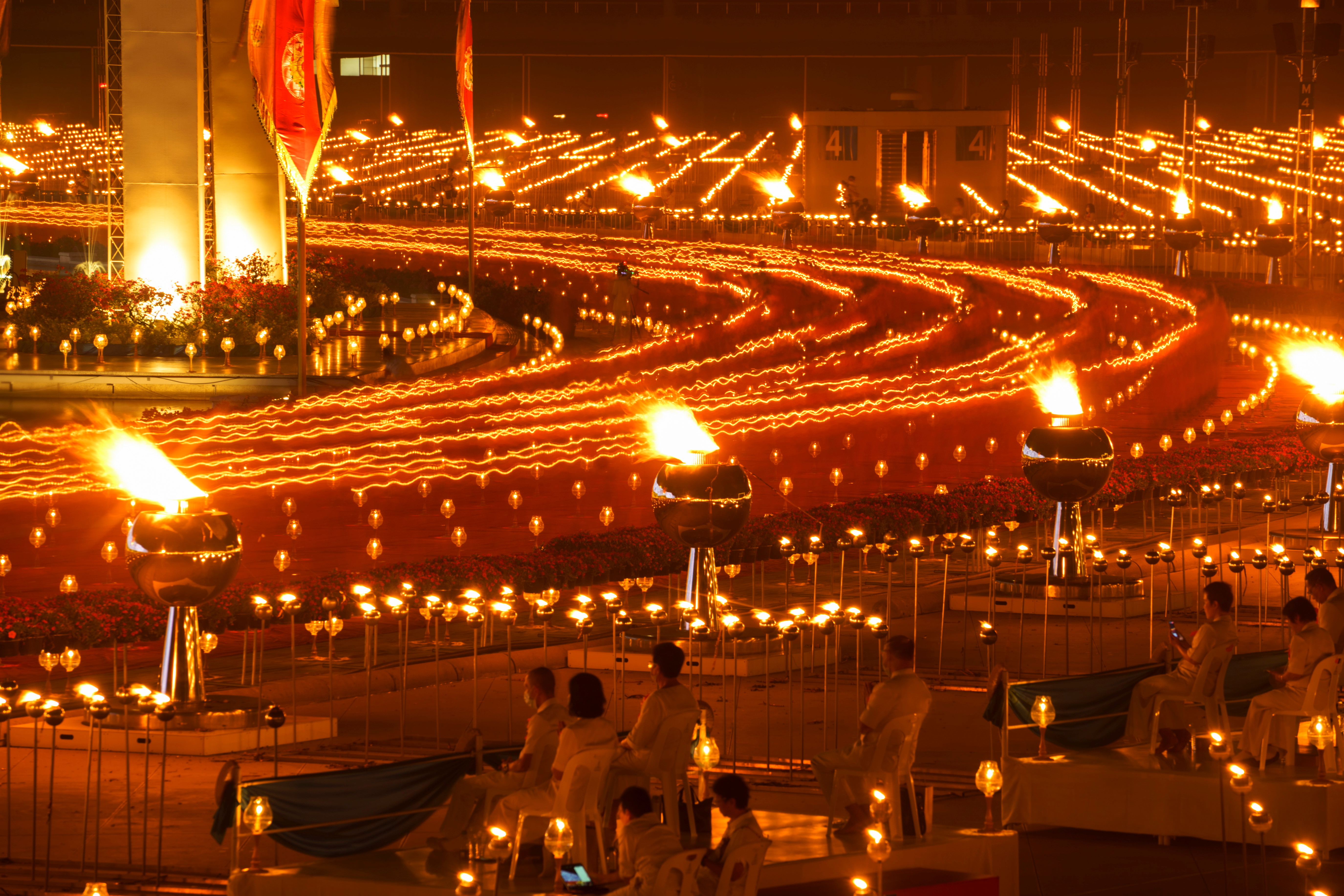 Temple Of Zoom 0 000 Thai Buddhists Mark Holy Day Via Video Link Reuters