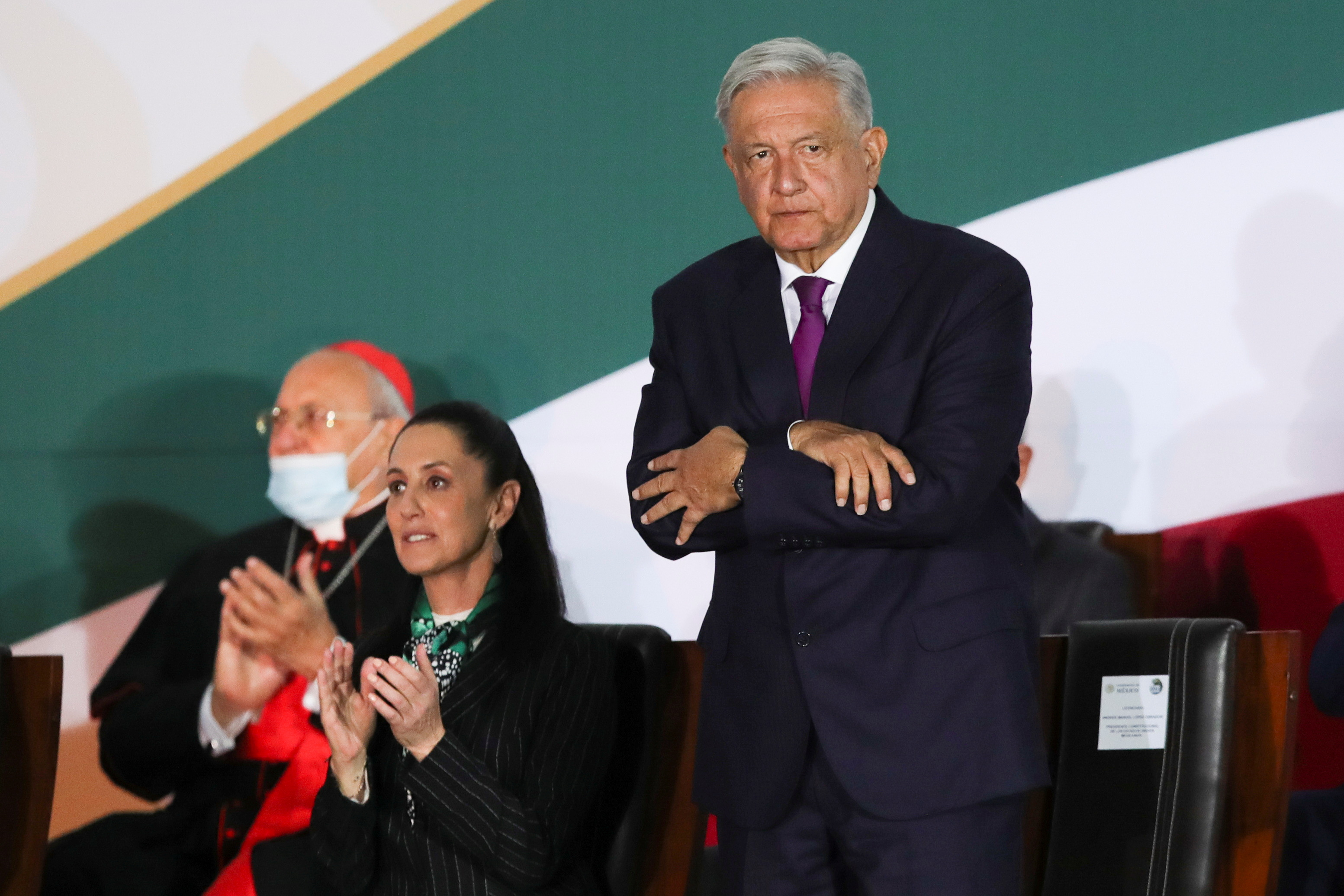 Tras un polémico proceso de selección, el presidente mexicano respaldó al candidato del oficialismo