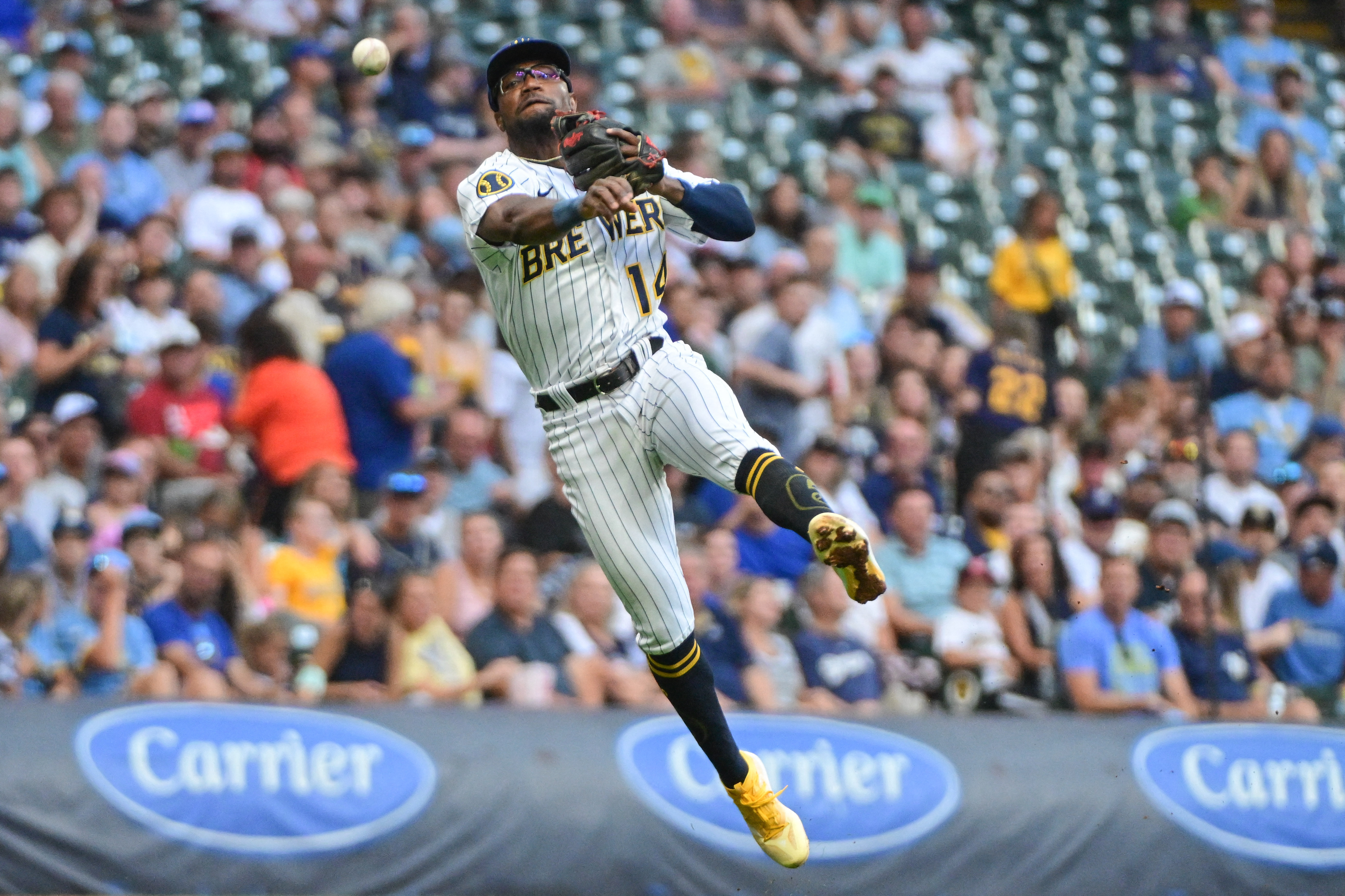 Perkins hits RBI single in 10th to lift Brewers to 3-2 win over Pirates