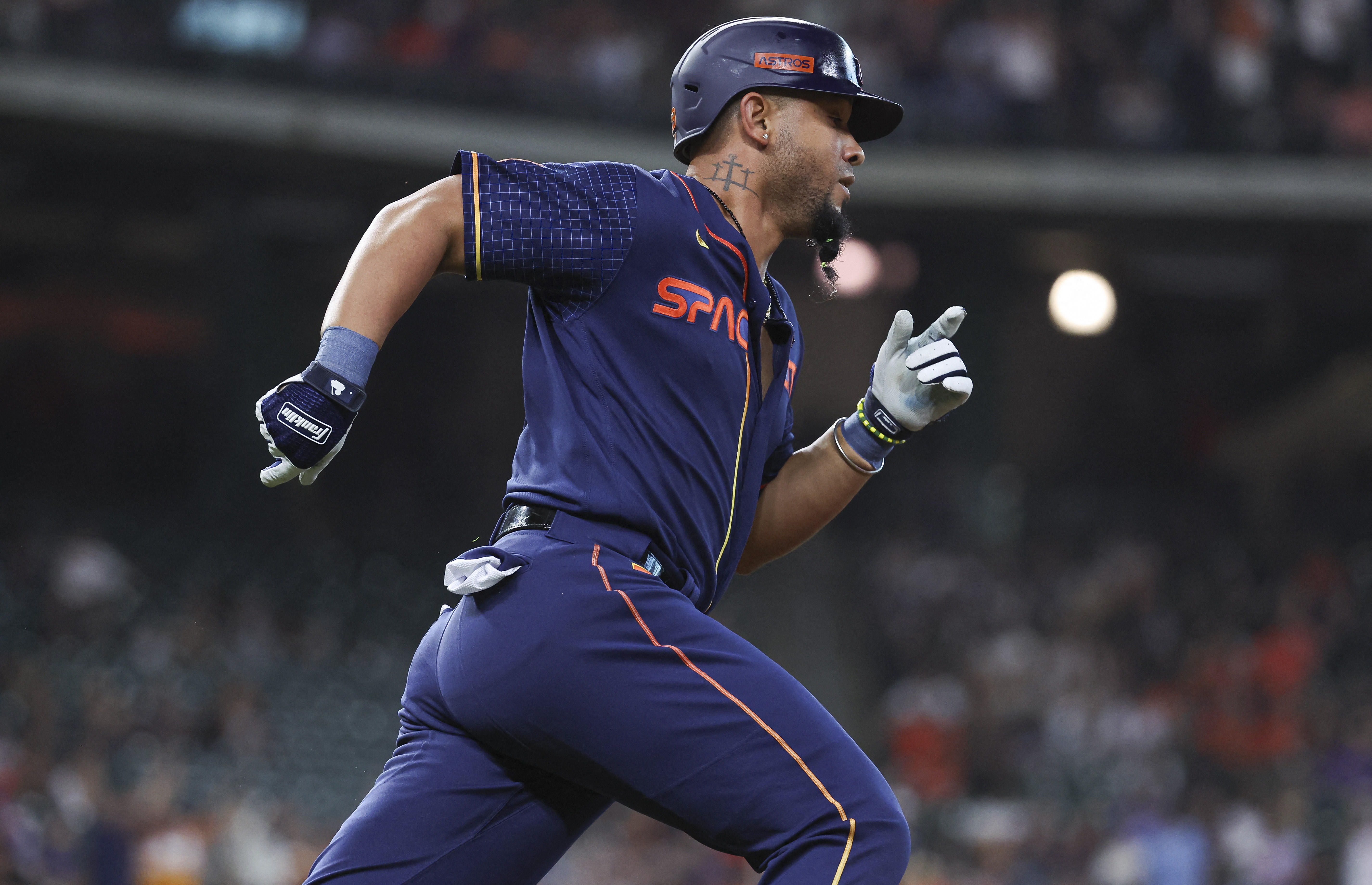 Astros roll a 7 in first inning, rout Blue Jays