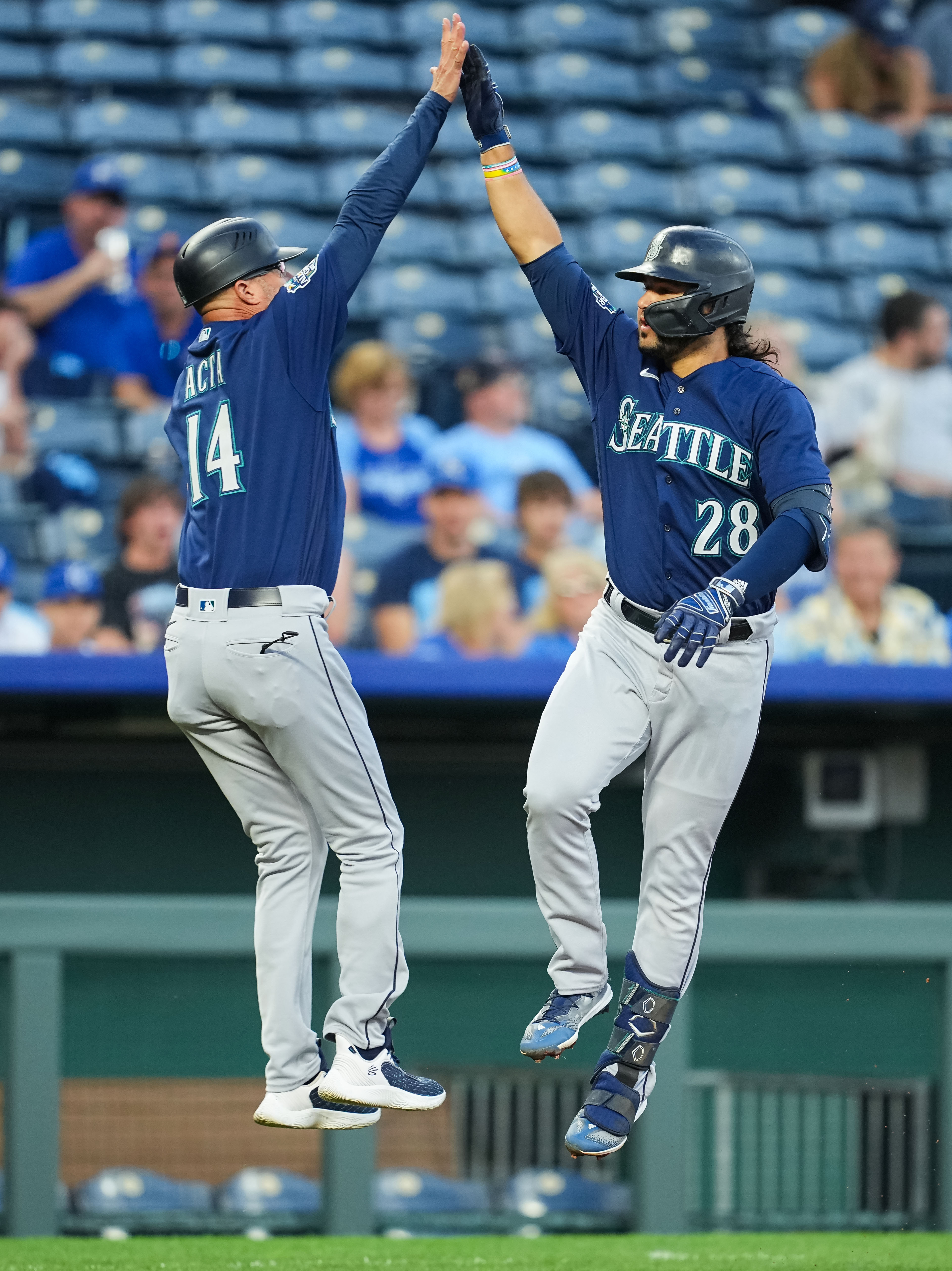 France's 10th-inning single lifts Mariners over Royals 10-8 after blown  7-run lead - The San Diego Union-Tribune