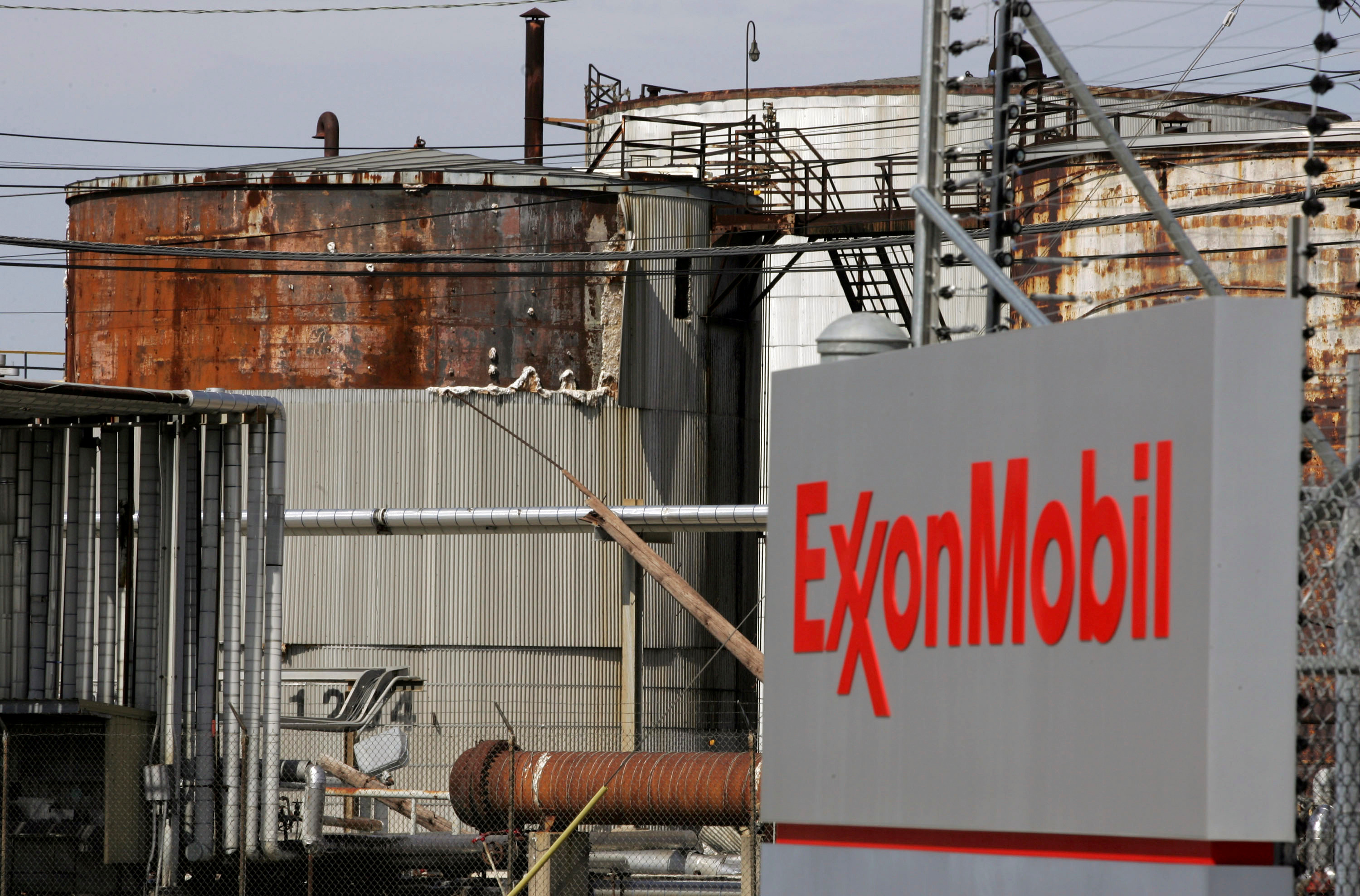A view of the Exxon Mobil refinery in Baytown, Texas September 15, 2008. REUTERS/Jessica Rinaldi