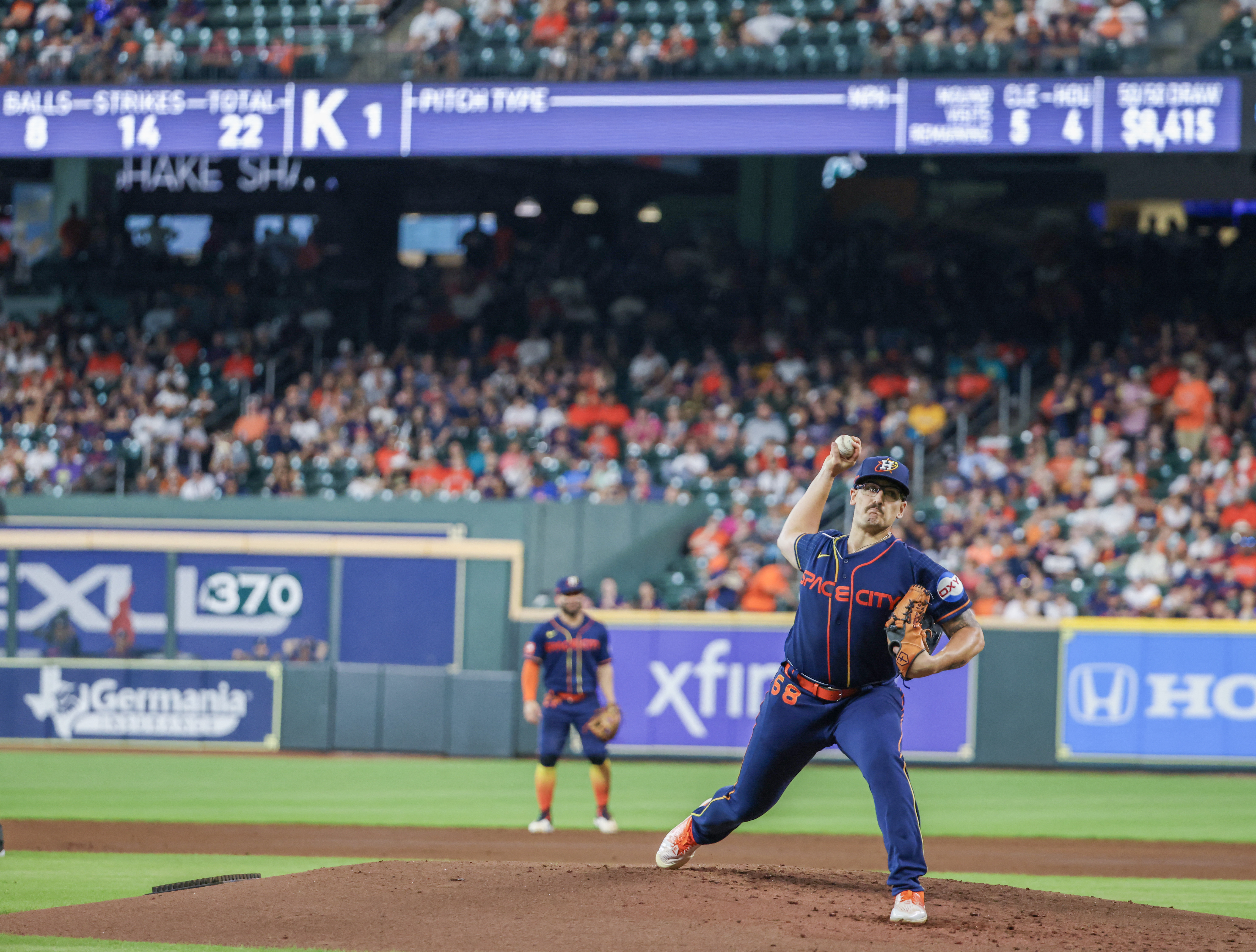 Astros rally past Guardians, now half-game out of first