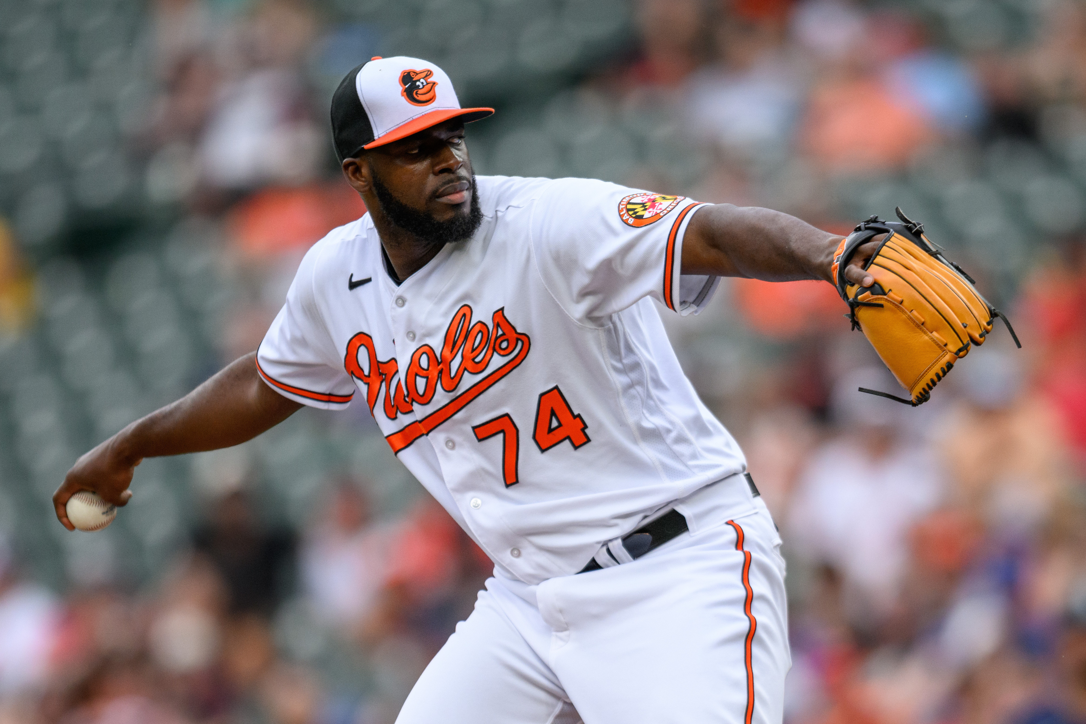 BALTIMORE, MD - MAY 31: Baltimore Orioles right fielder Anthony Santander  (25) makes a catch during the Seattle Mariners game versus the Baltimore  Orioles on May 31, 2022 at Orioles Park at