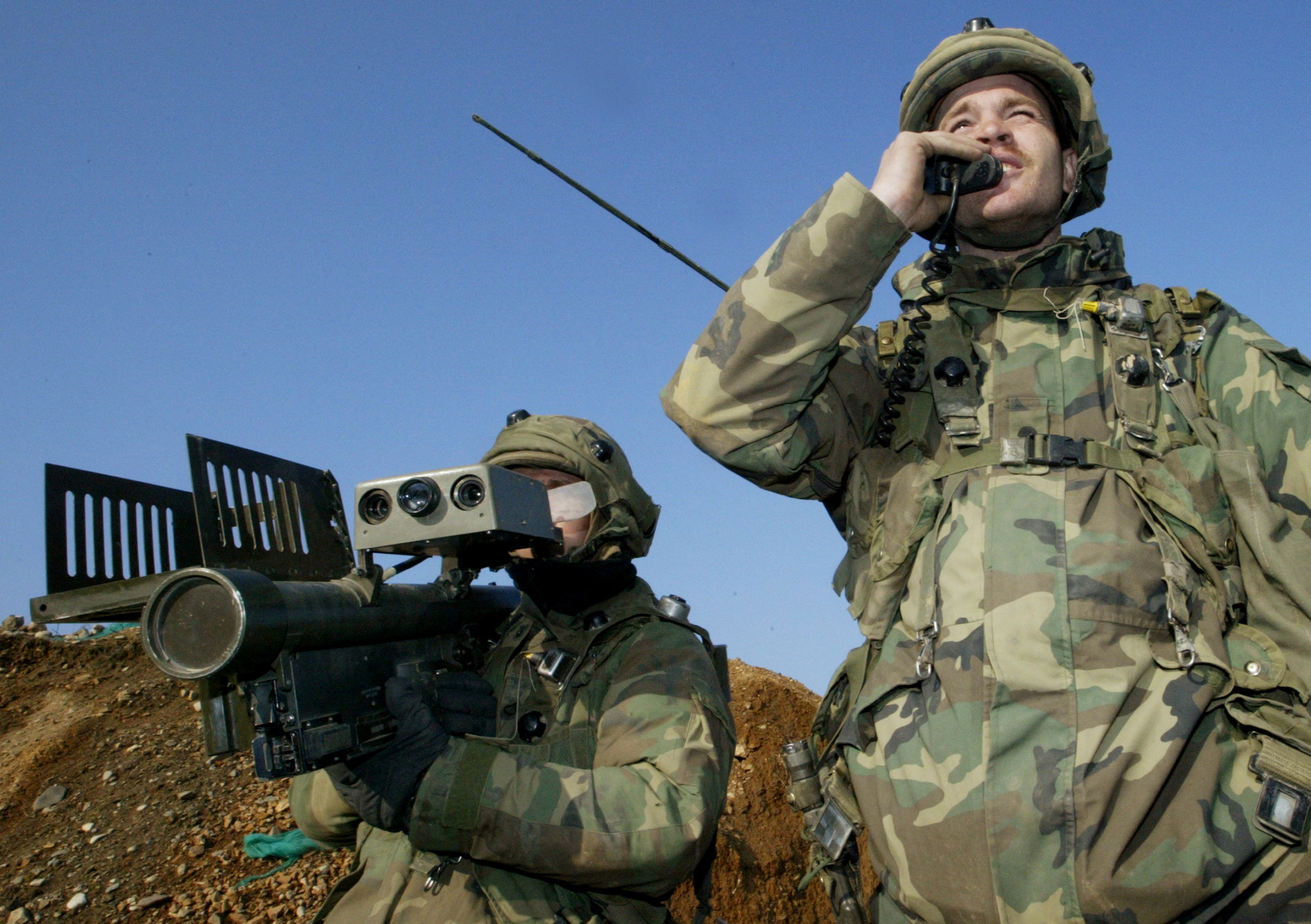 U.S. SOLDIER HOLDS STINGER MISSILE LAUNCHER DURING DRILL IN YONCHON.
