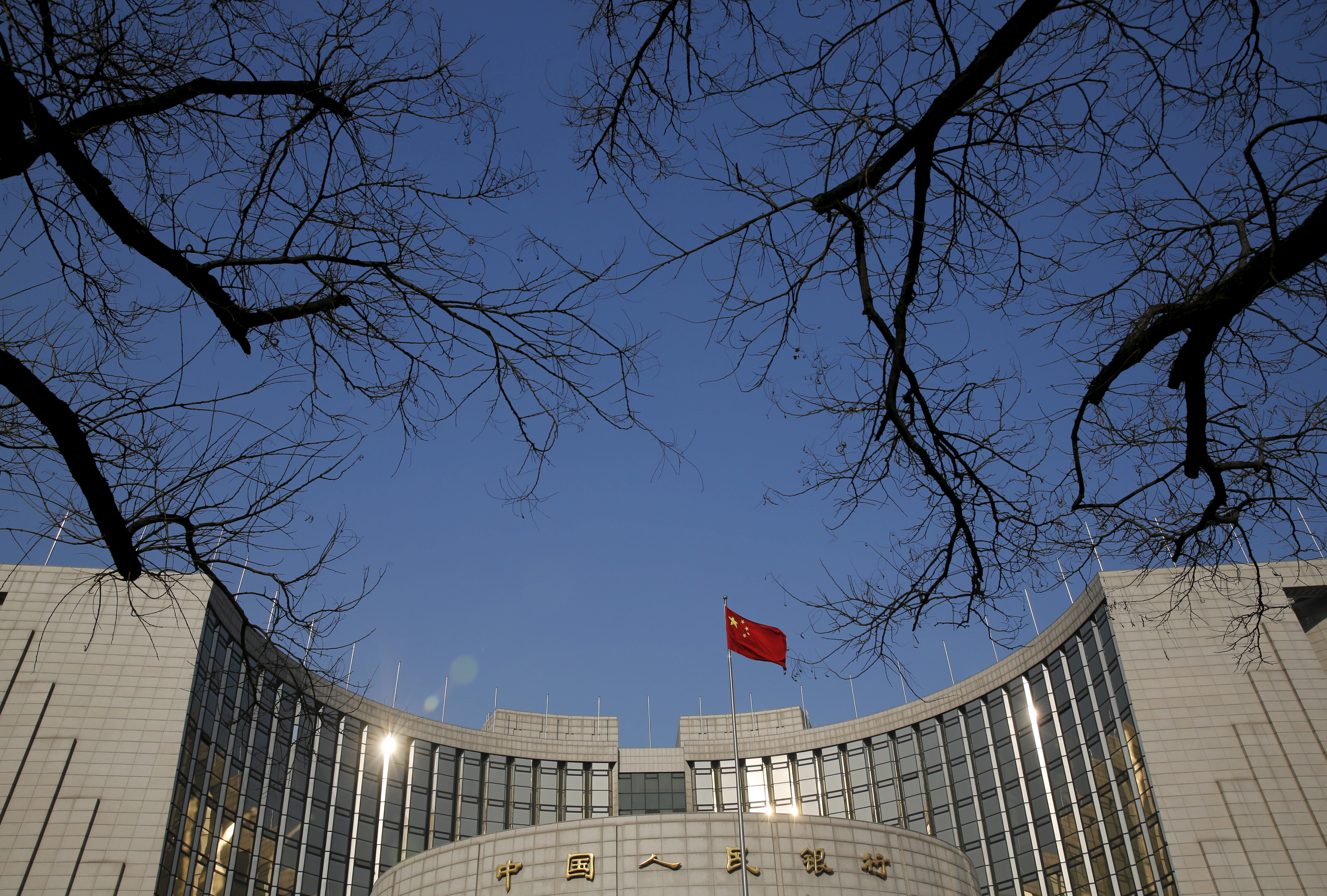 中国人民銀、銀行預金準備率0.25％引き下げ　15日実施