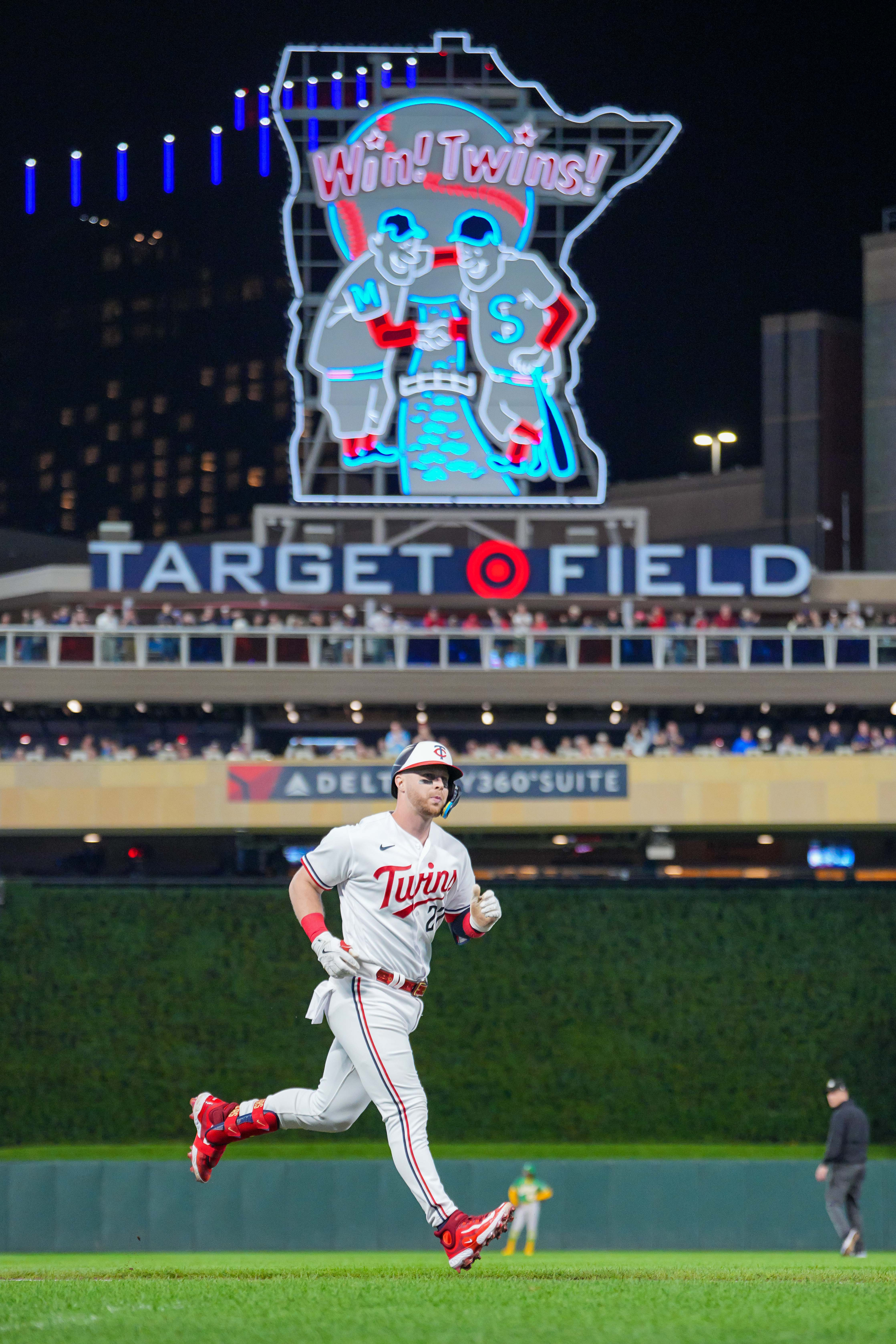 Ryan Noda's homer in 8th gives A's 2-1 win over AL Central champion Twins