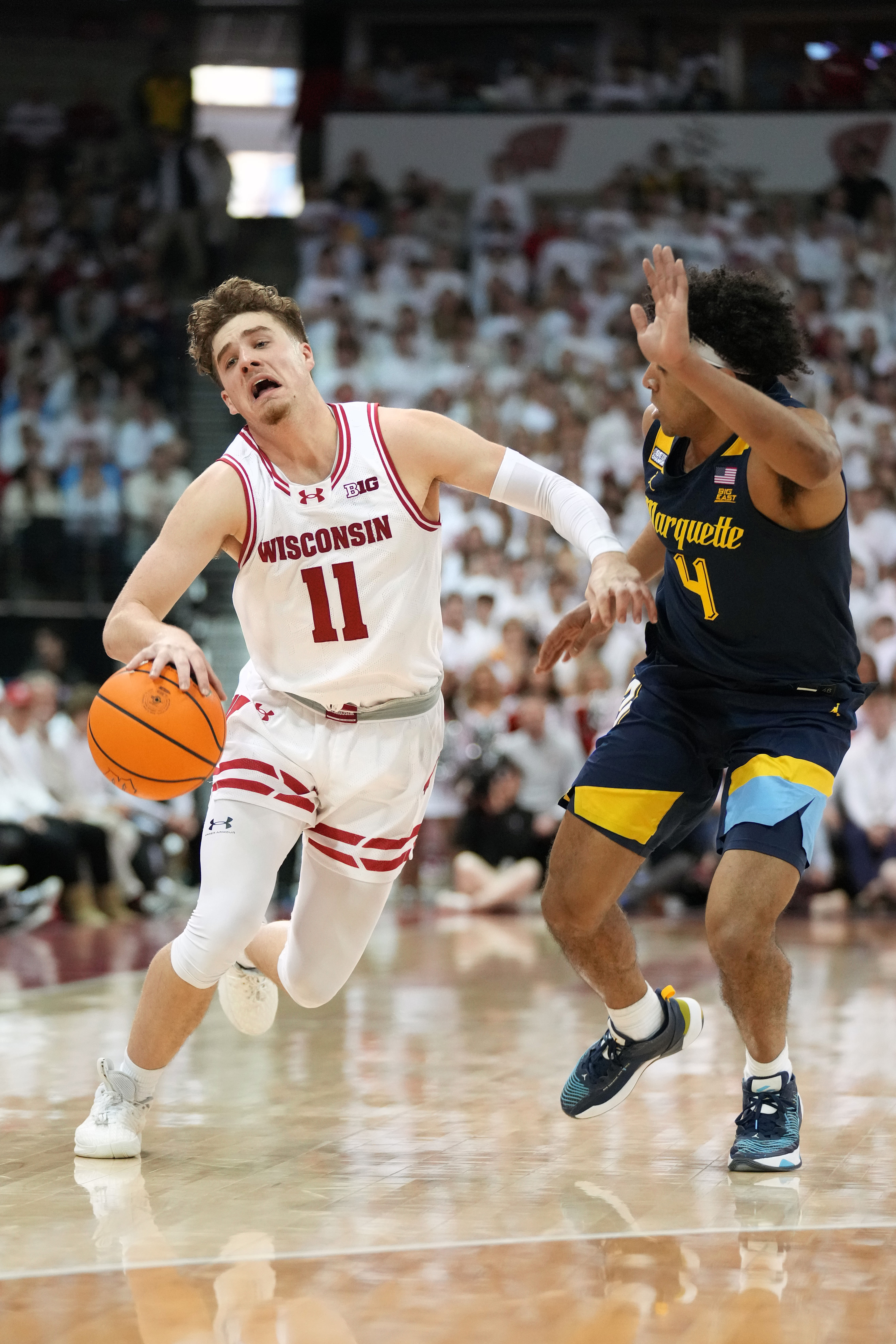 Max Klesmit scores 21 points as Wisconsin Badgers knock off No.3 Marquette