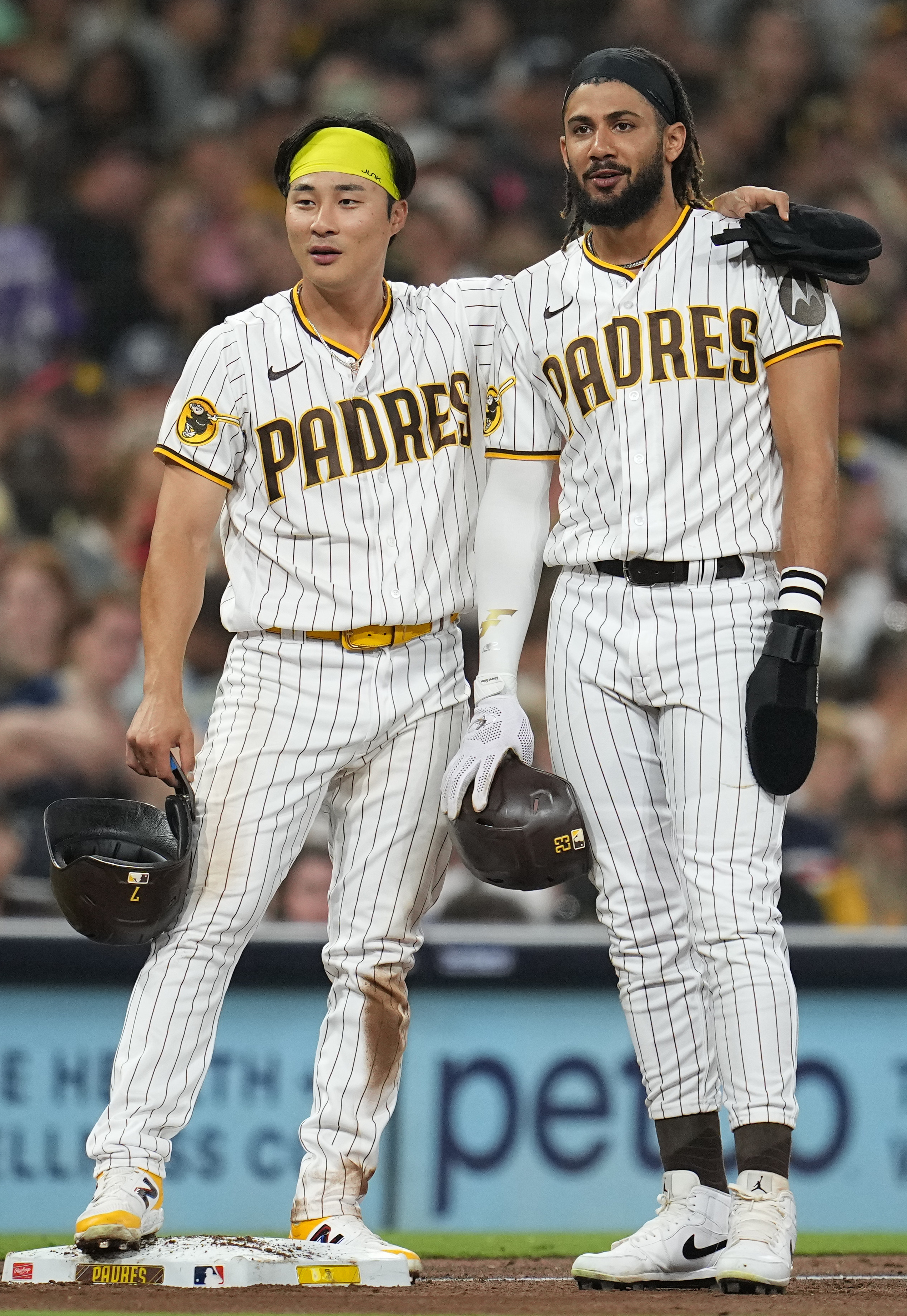 Three homers propel Padres to victory over Pirates