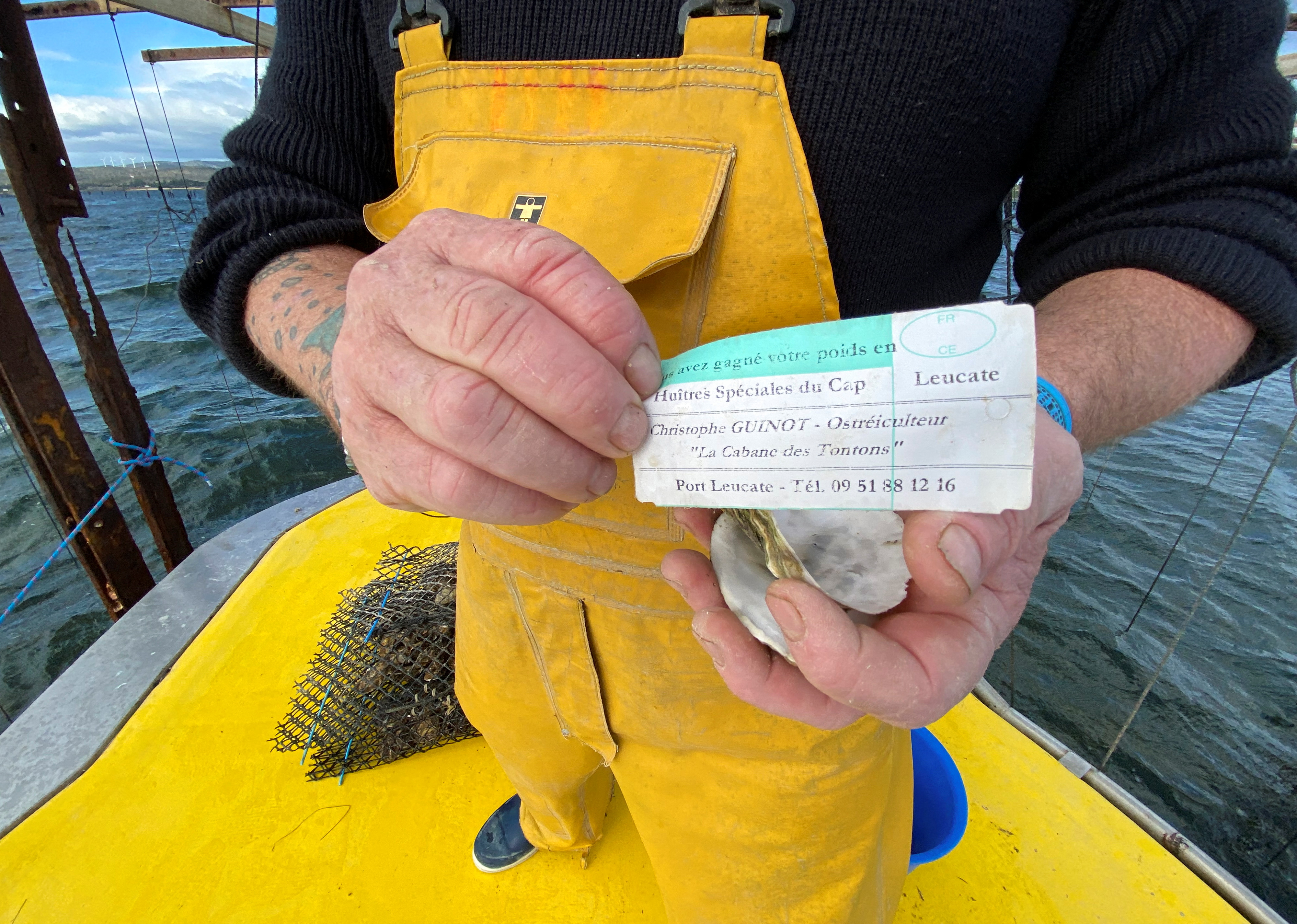 French oyster farmer leaves notes in empty shells to warn off thieves