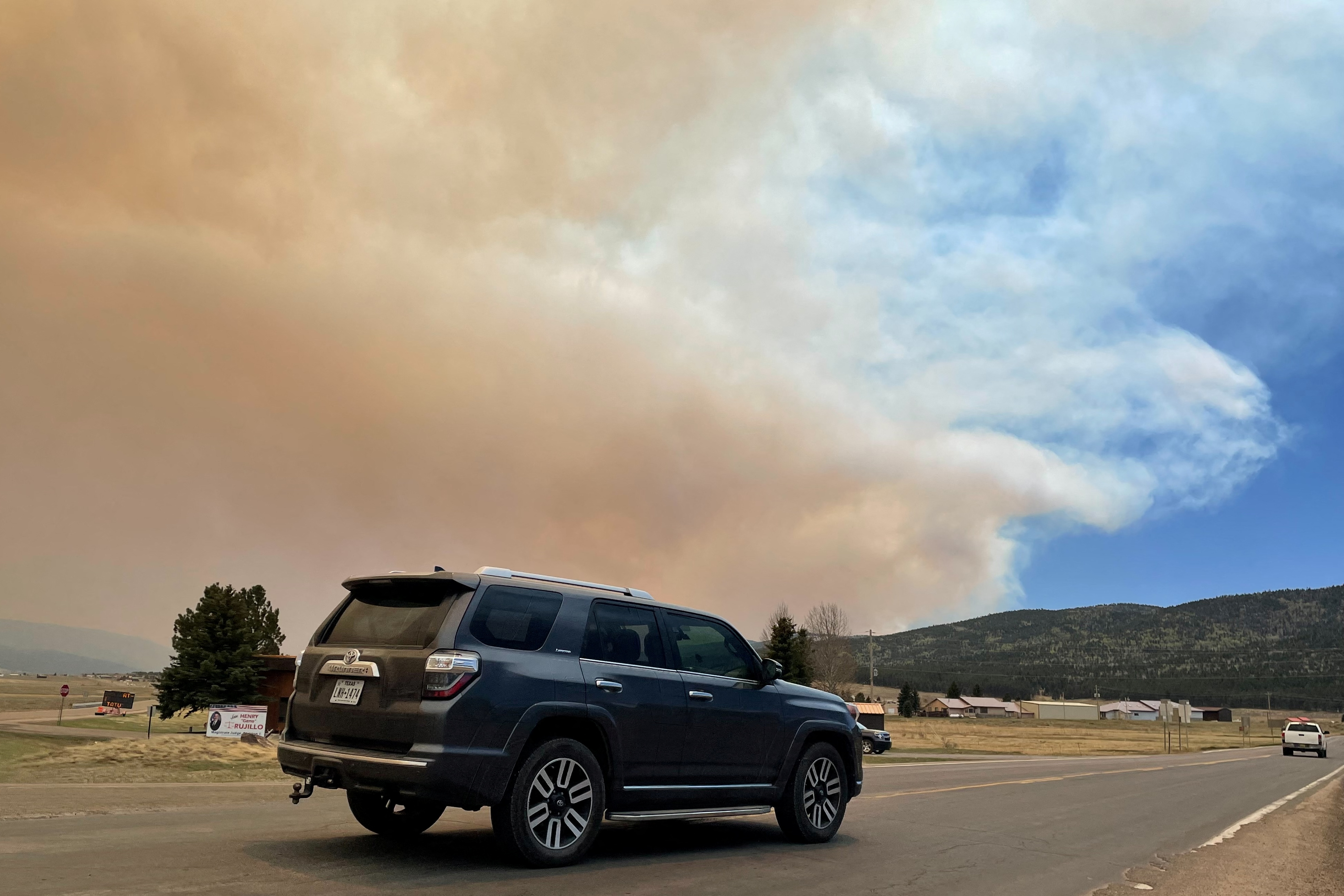 Largest U.S. wildfire threatens New Mexico town, ski resort