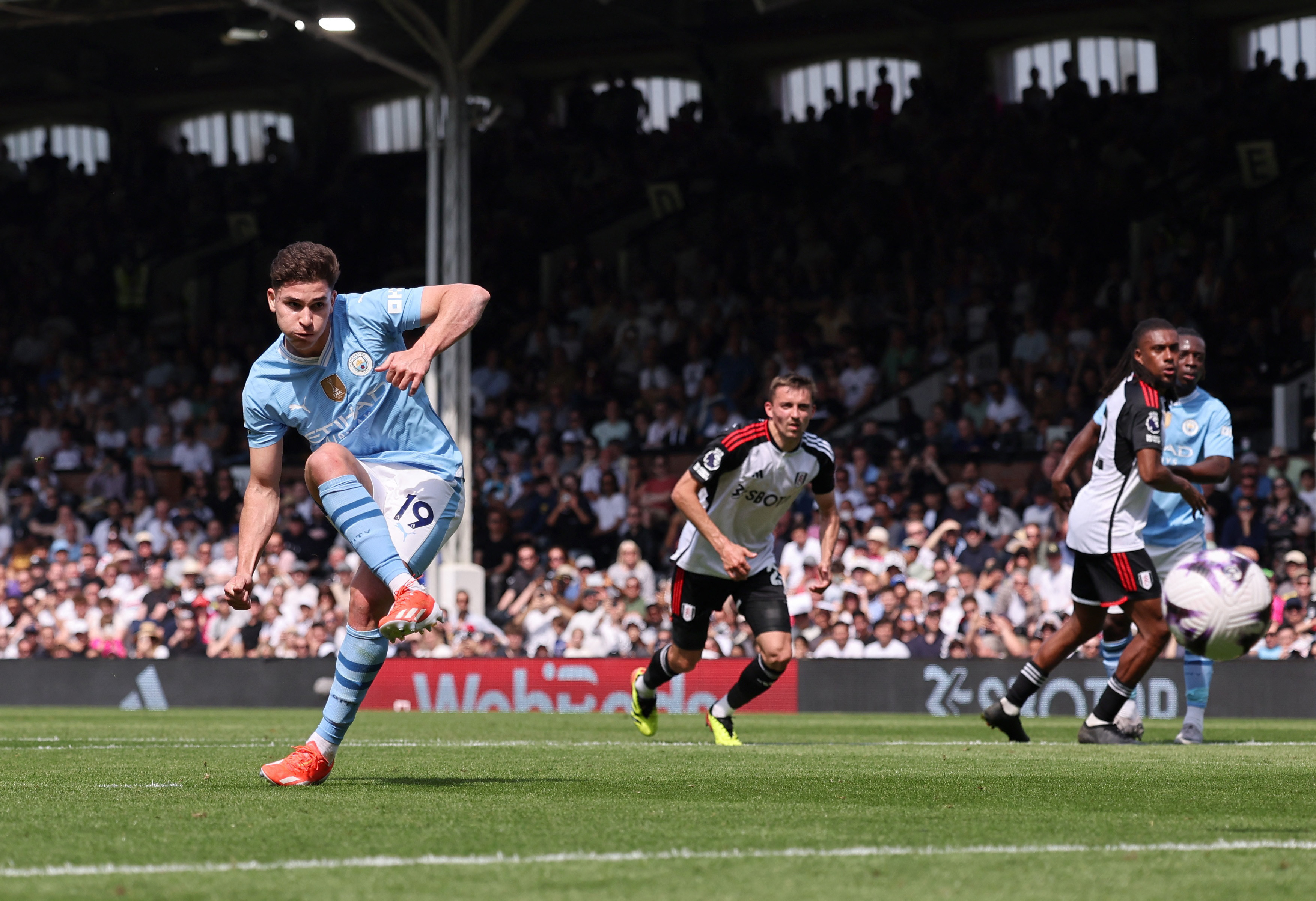 Gvardiol double in rout of Fulham sends Man City top | Reuters