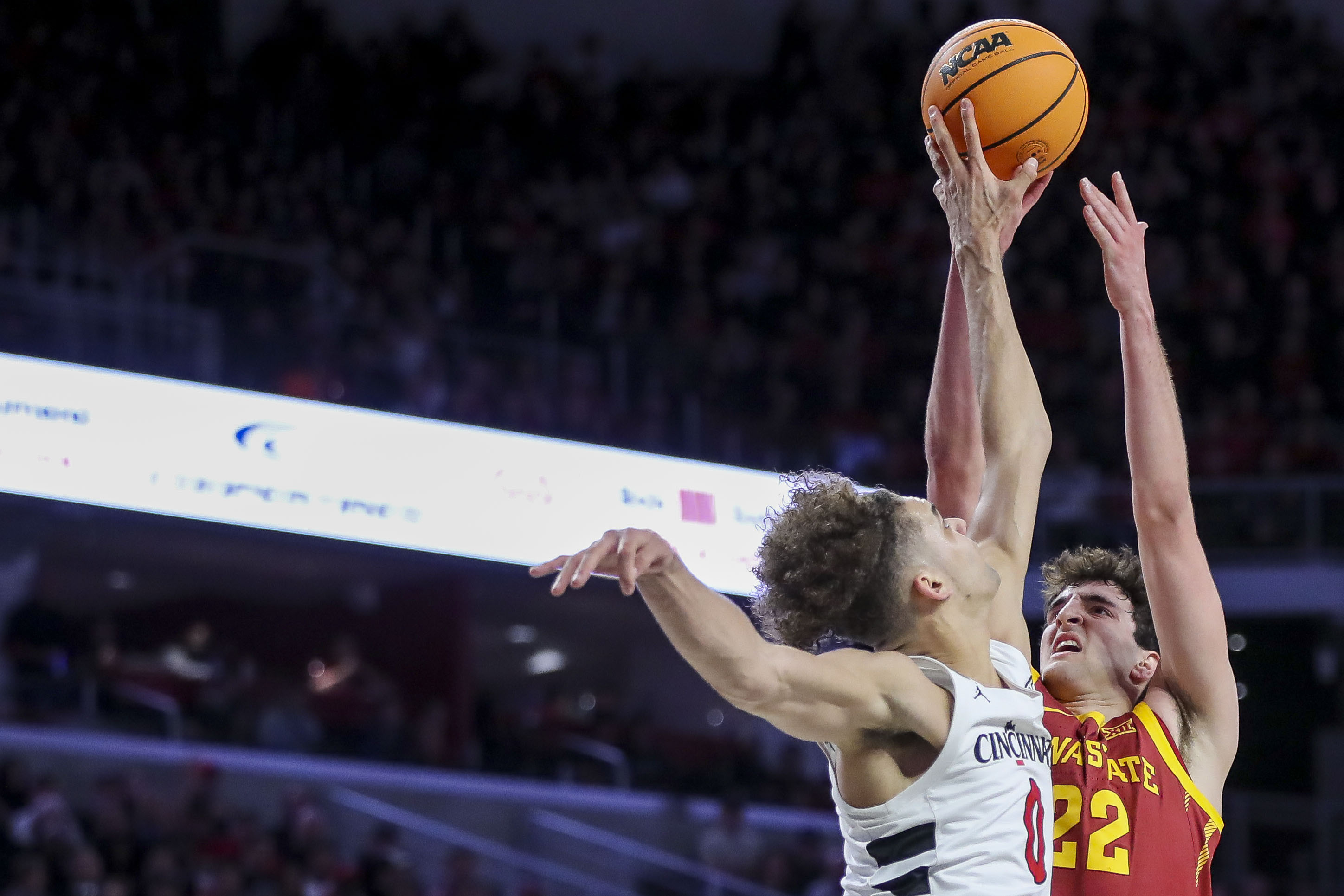 No. 10 Iowa State's Defense Shuts Down Cincinnati | Reuters