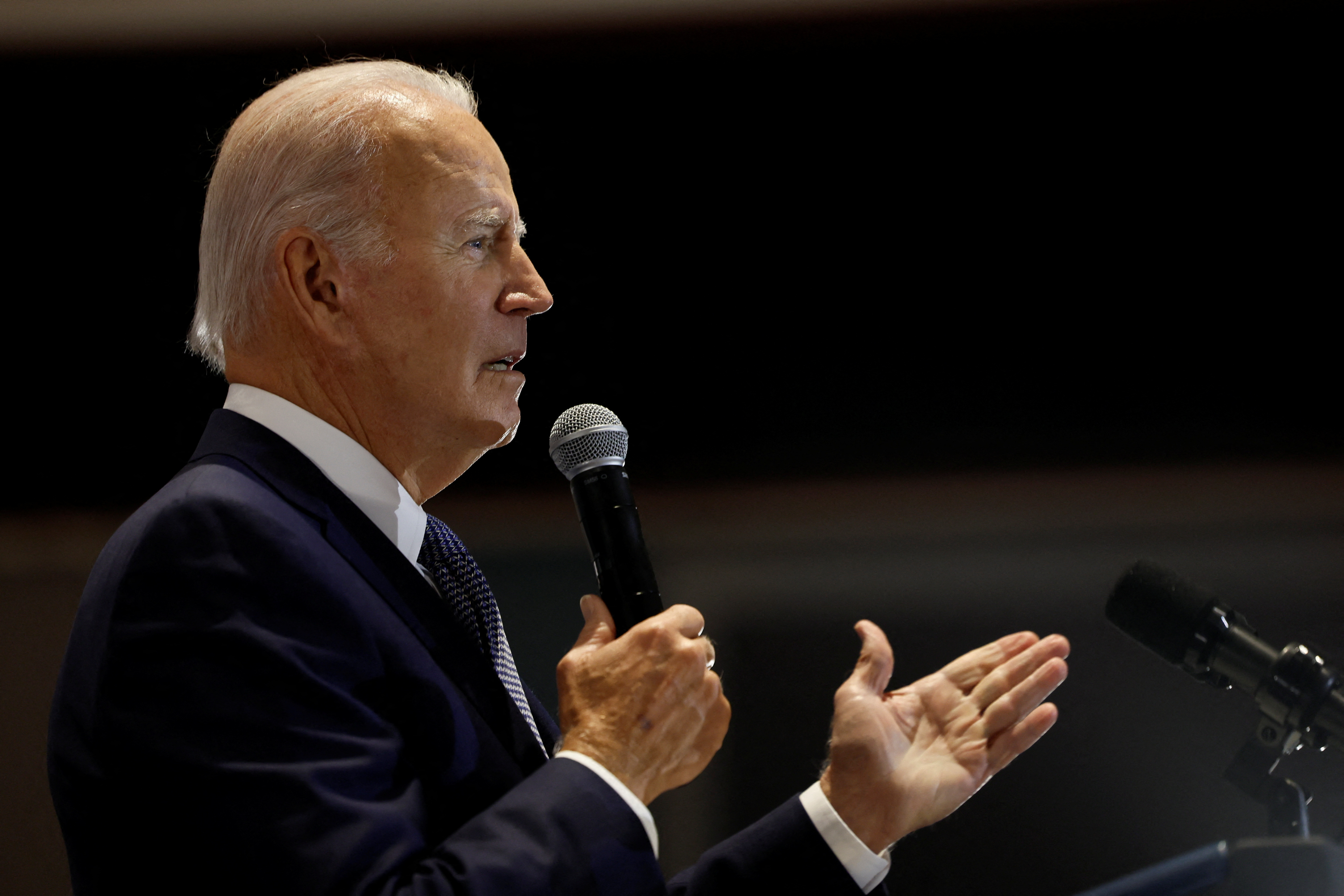 u-s-lawmakers-want-biden-order-boosting-oversight-of-outbound-investment-in-china-reuters