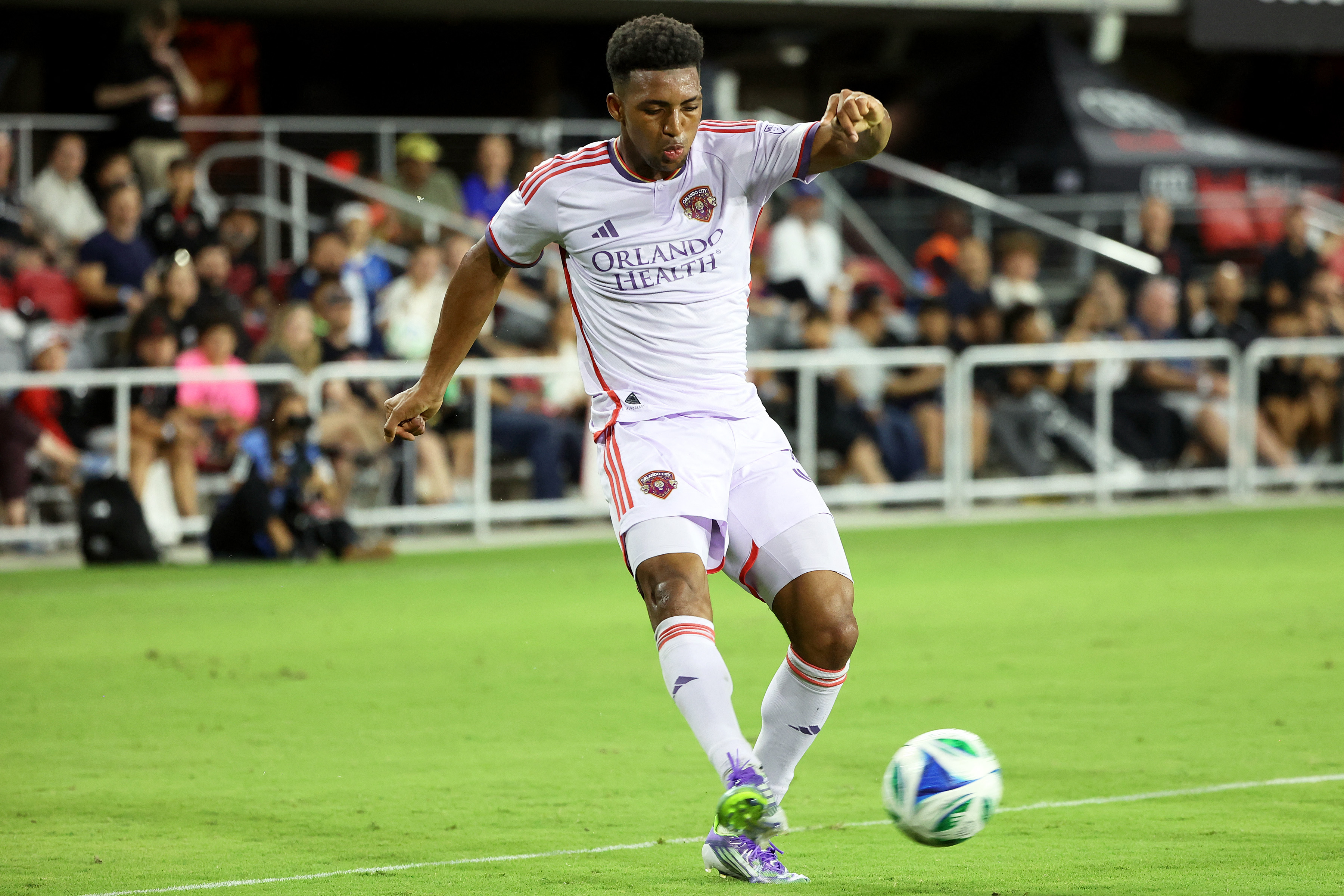 Brazil soccer star Ronaldinho denies ties to company accused of scam |  Reuters