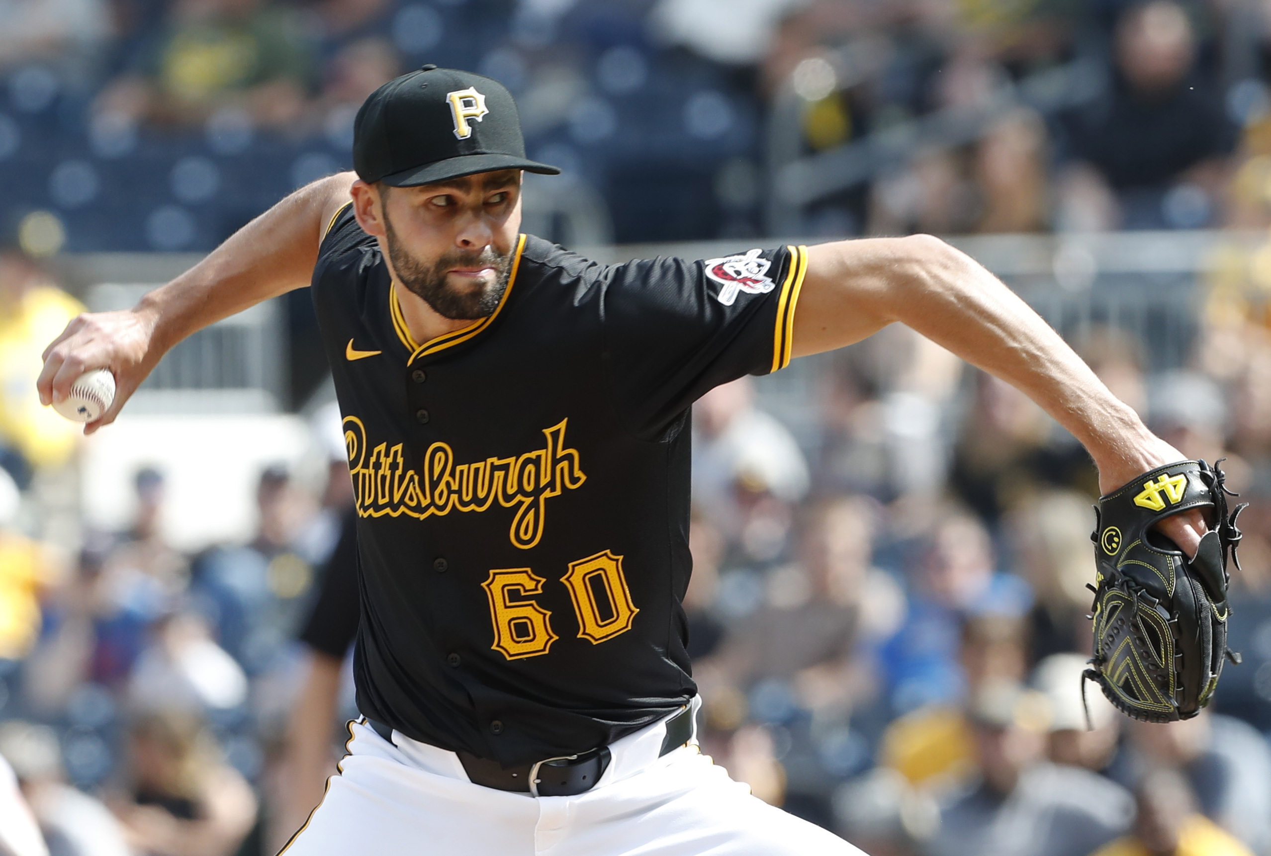 Twins score seven in 10th to salvage finale vs. Pirates | Reuters