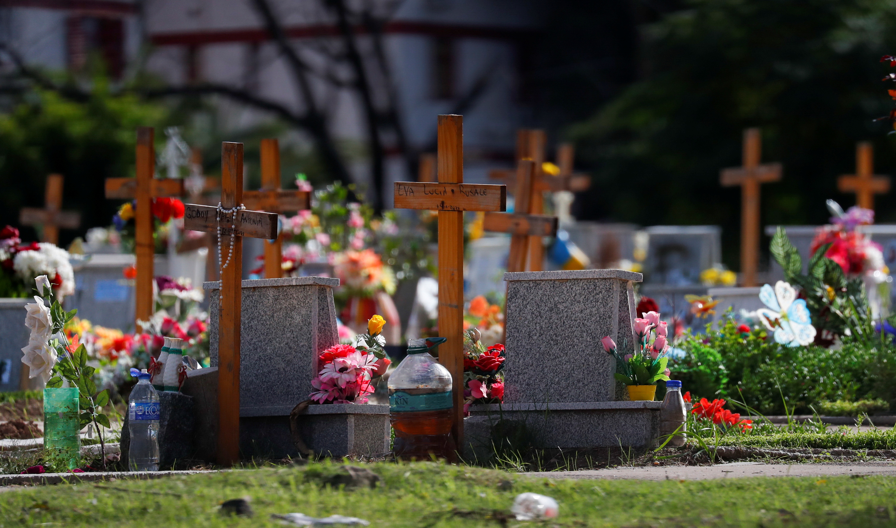 Argentina COVID-19 deaths hit 60,000 in pandemic's 'worst moment' | Reuters