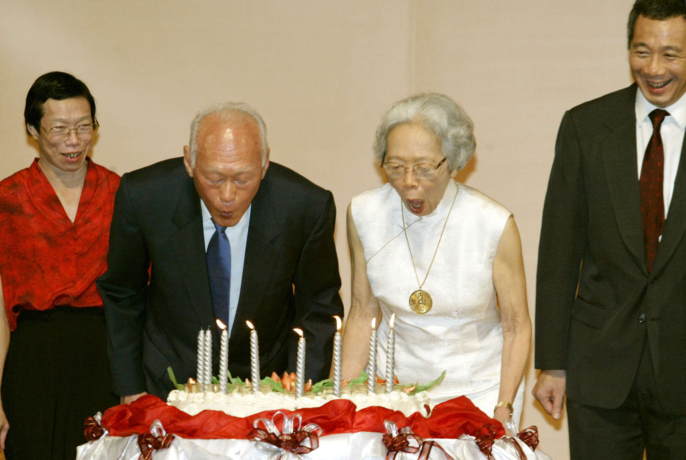 Lee Wei Ling Daughter Of Singapore S Founding Pm Lee Kuan Yew Dies At 69 Reuters