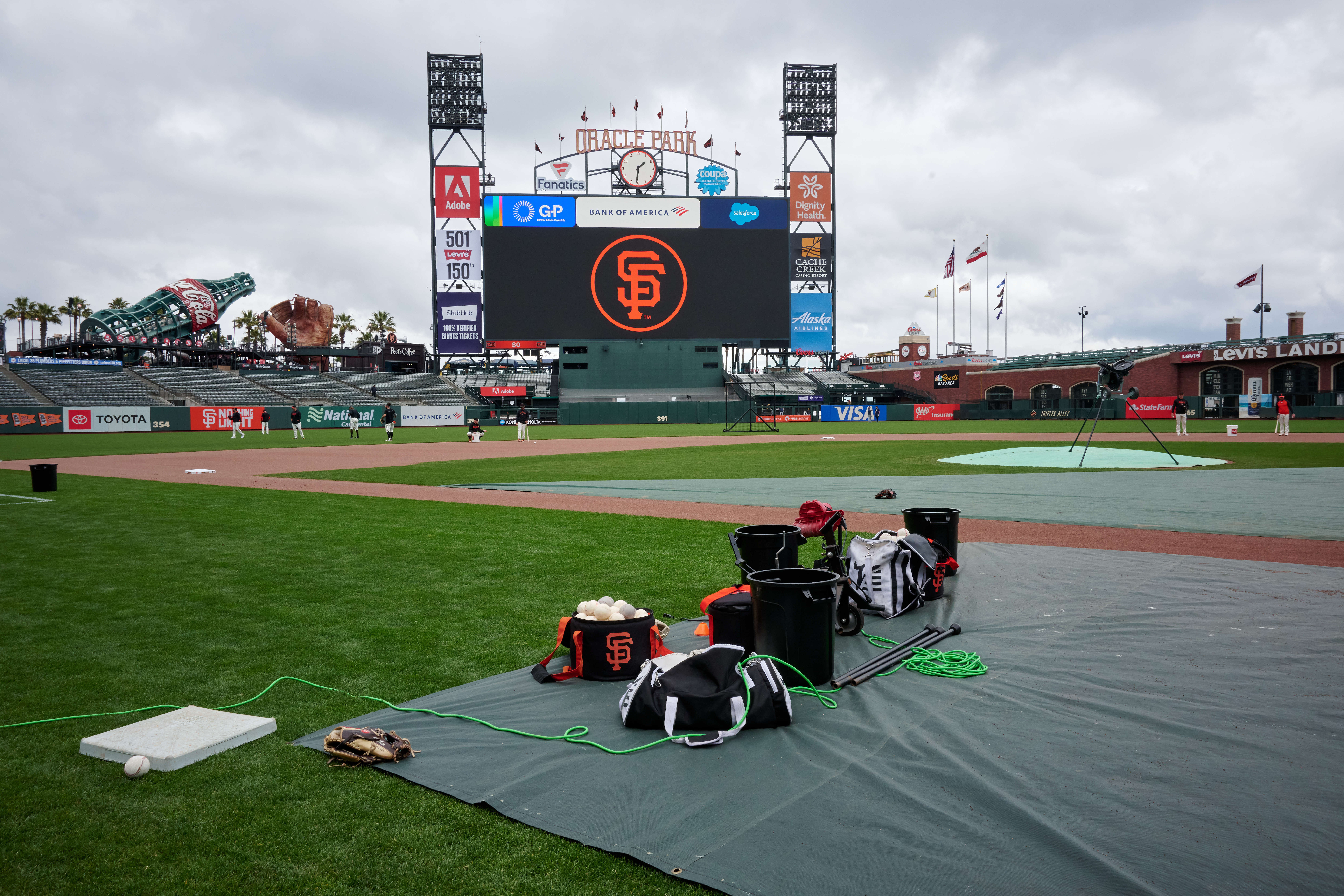 Dodgers News: Giants Slammed Online for Selling LA Merch at Oracle Park in  SF