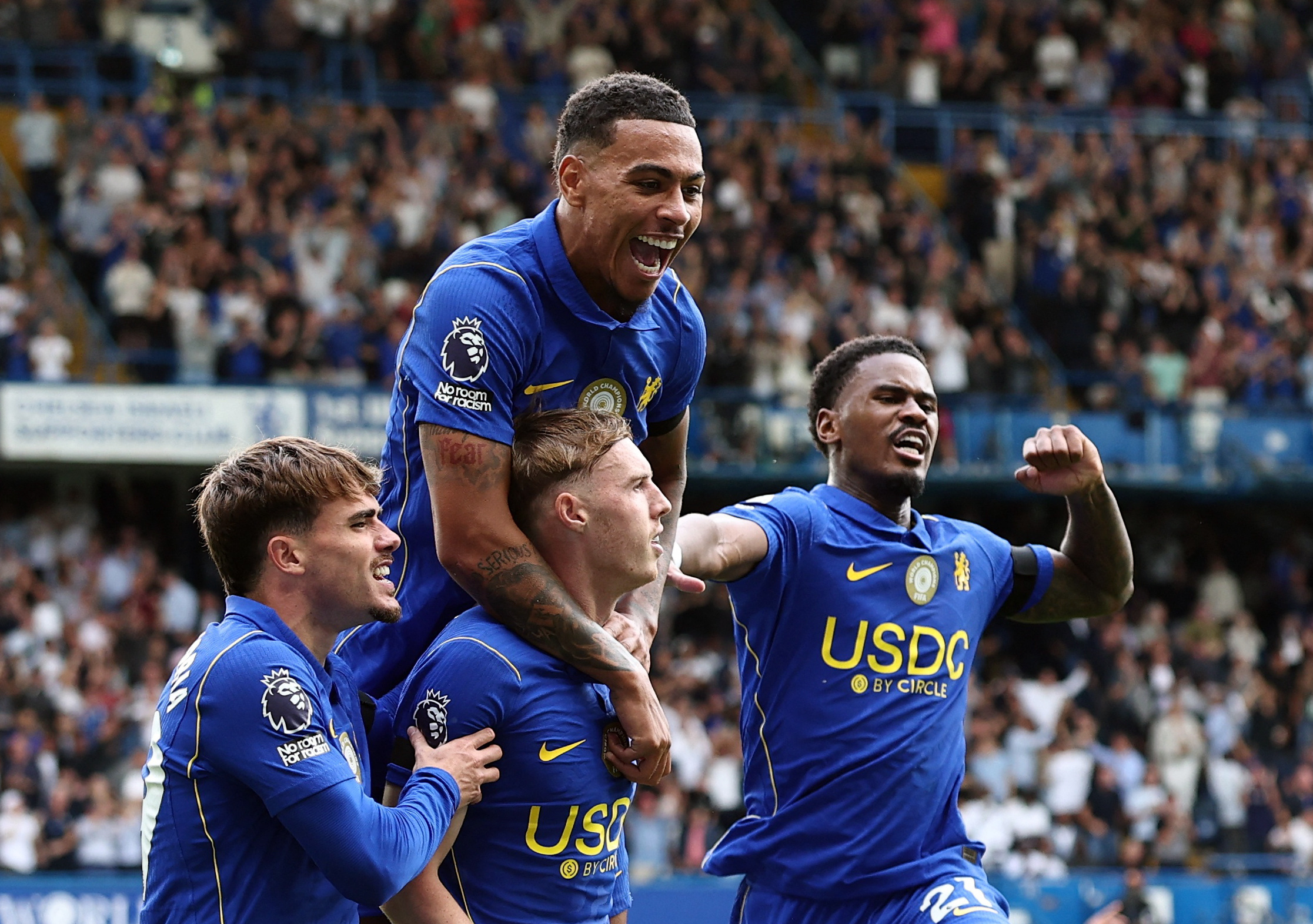 Fernandes grabs hat-trick as United hammer Ipswich 5-2, as Alonso’s vibrant Chelsea beat Brighton