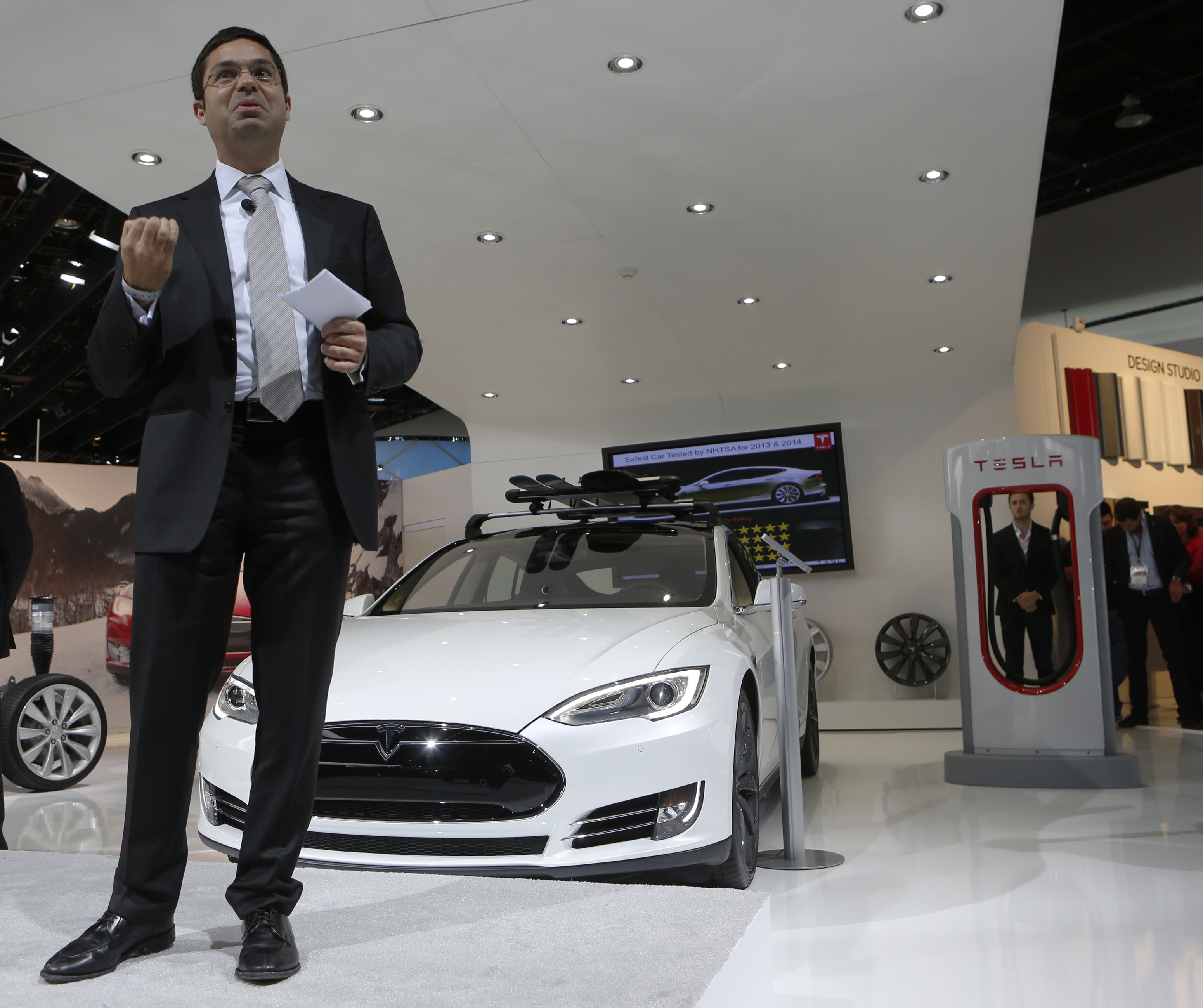 tesla-veteran-and-trucking-chief-leaves-company-reuters