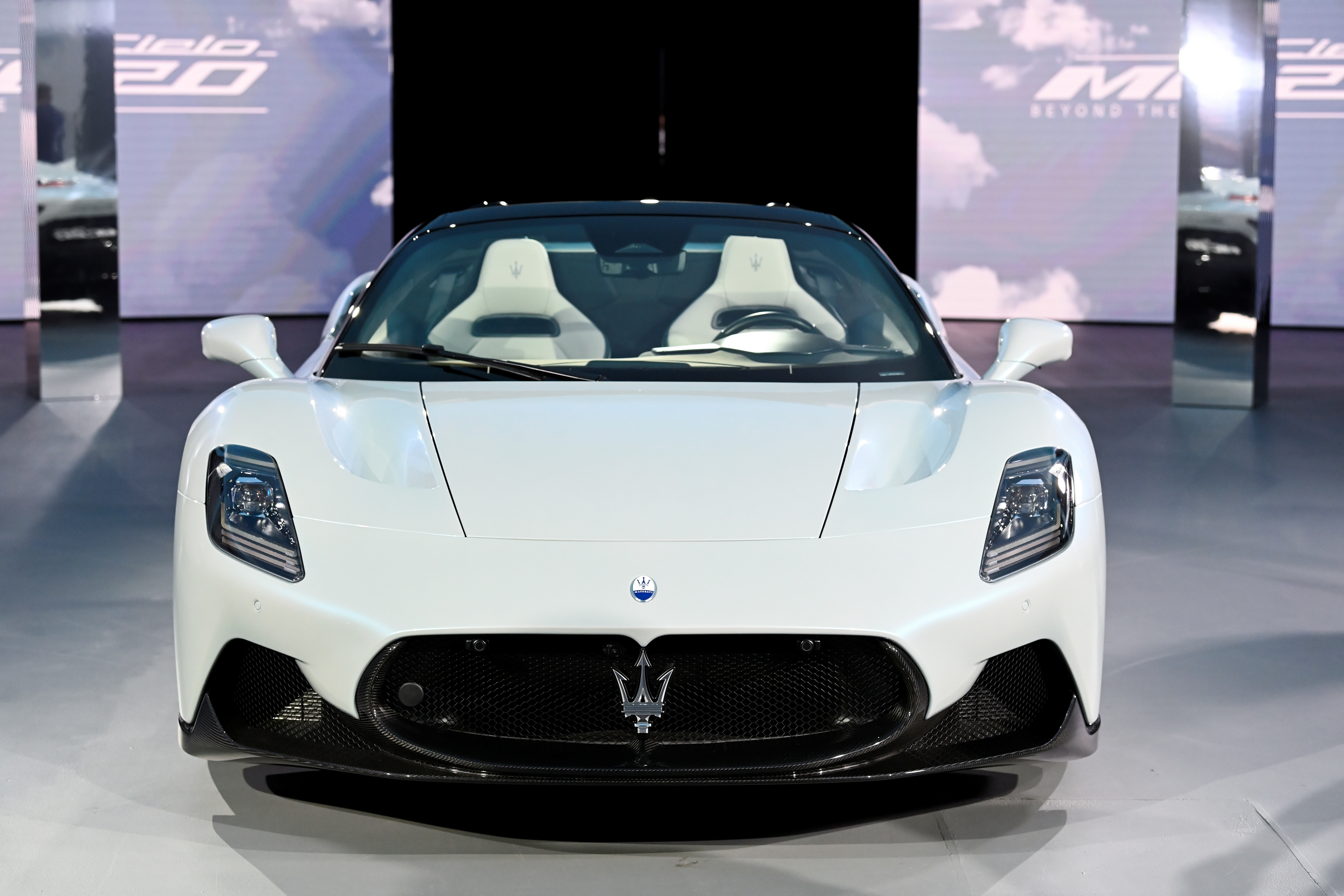 Maserati, the luxury brand of Stellantis, presents its new MC20 Cielo Spider model