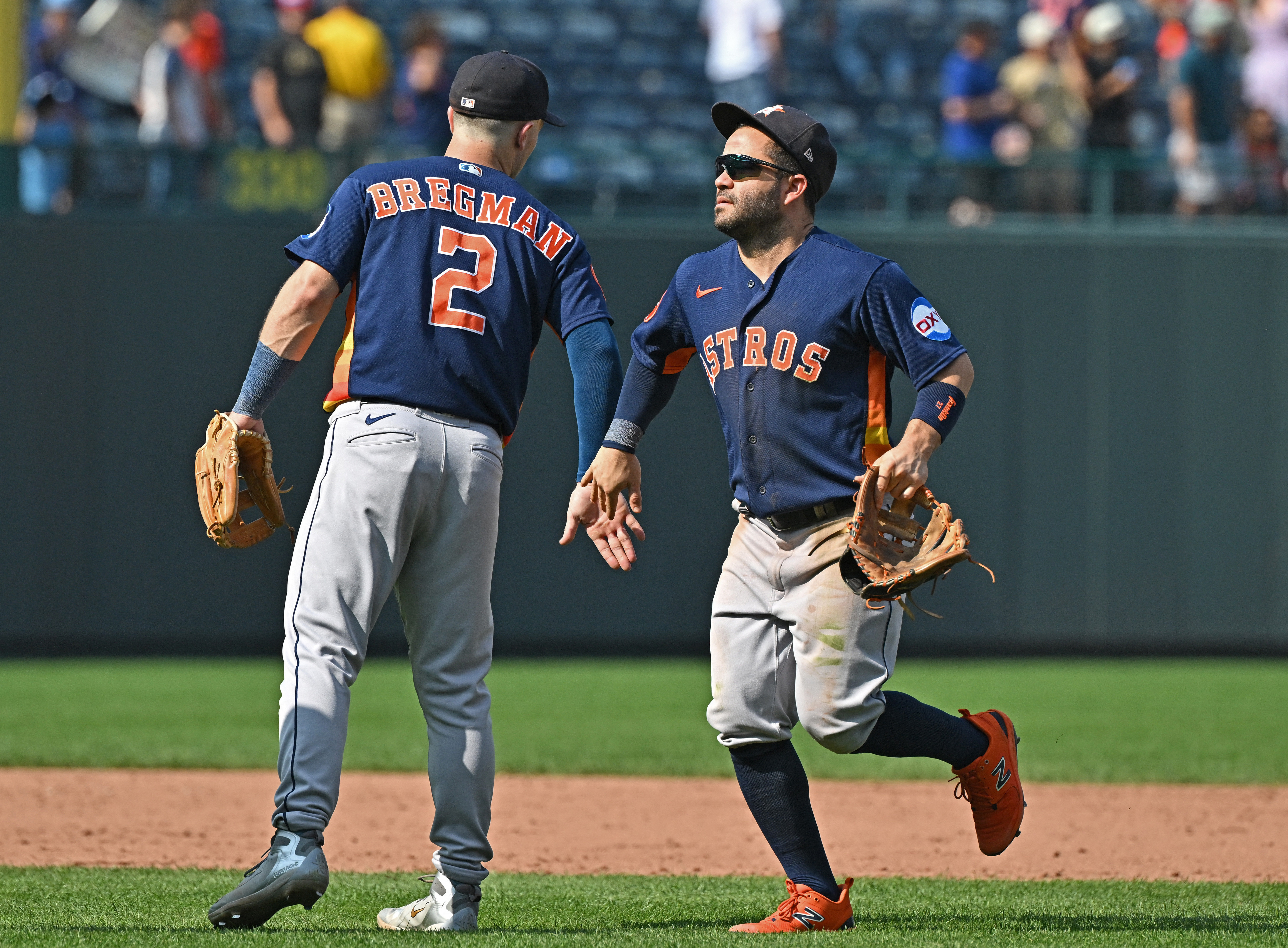 Astros bounce back to end Royals' four-game win streak