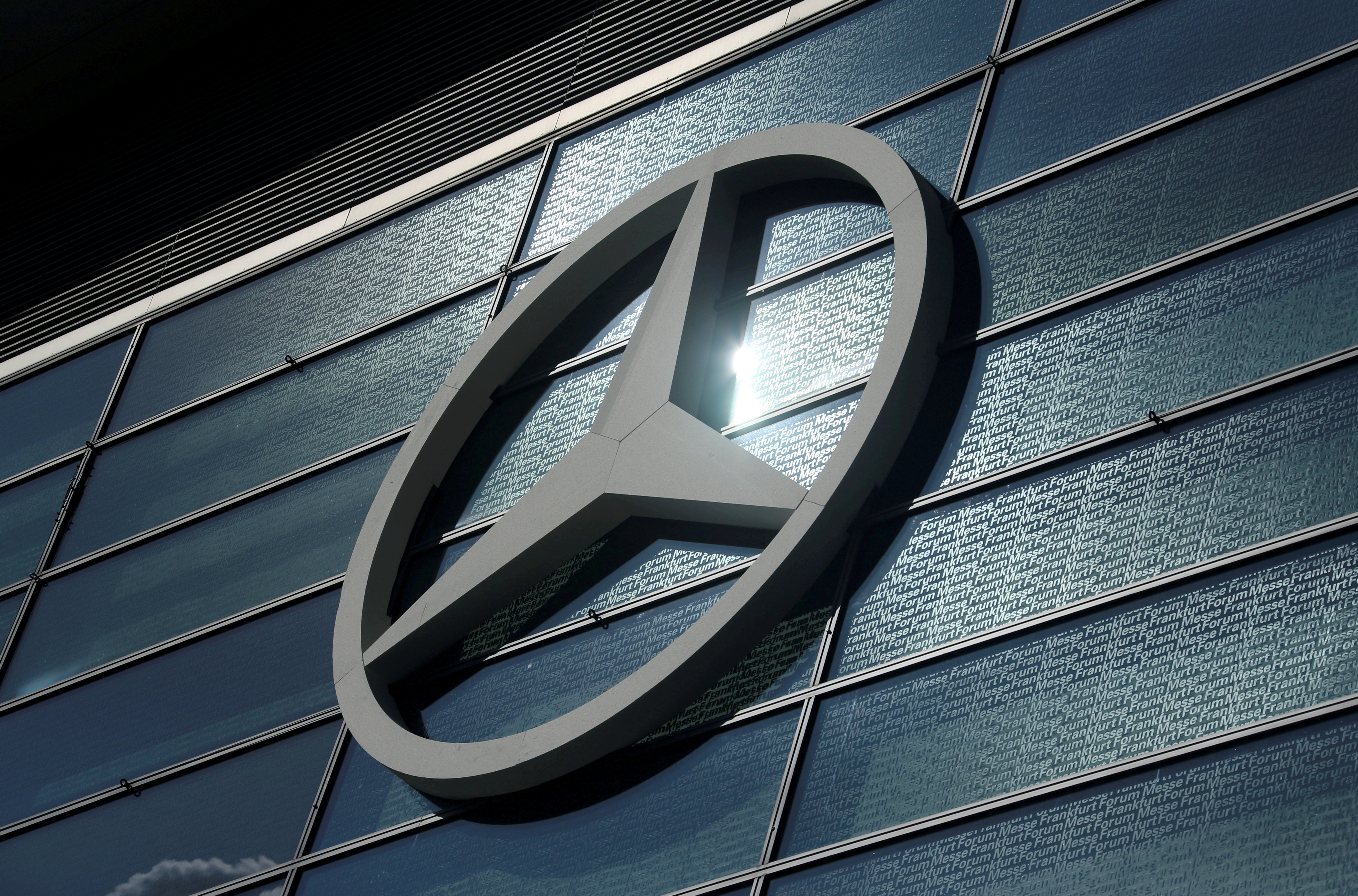 Mercedes Benz Usa Accidentally Puts Out Data From Nearly 1 000 Customers Reuters