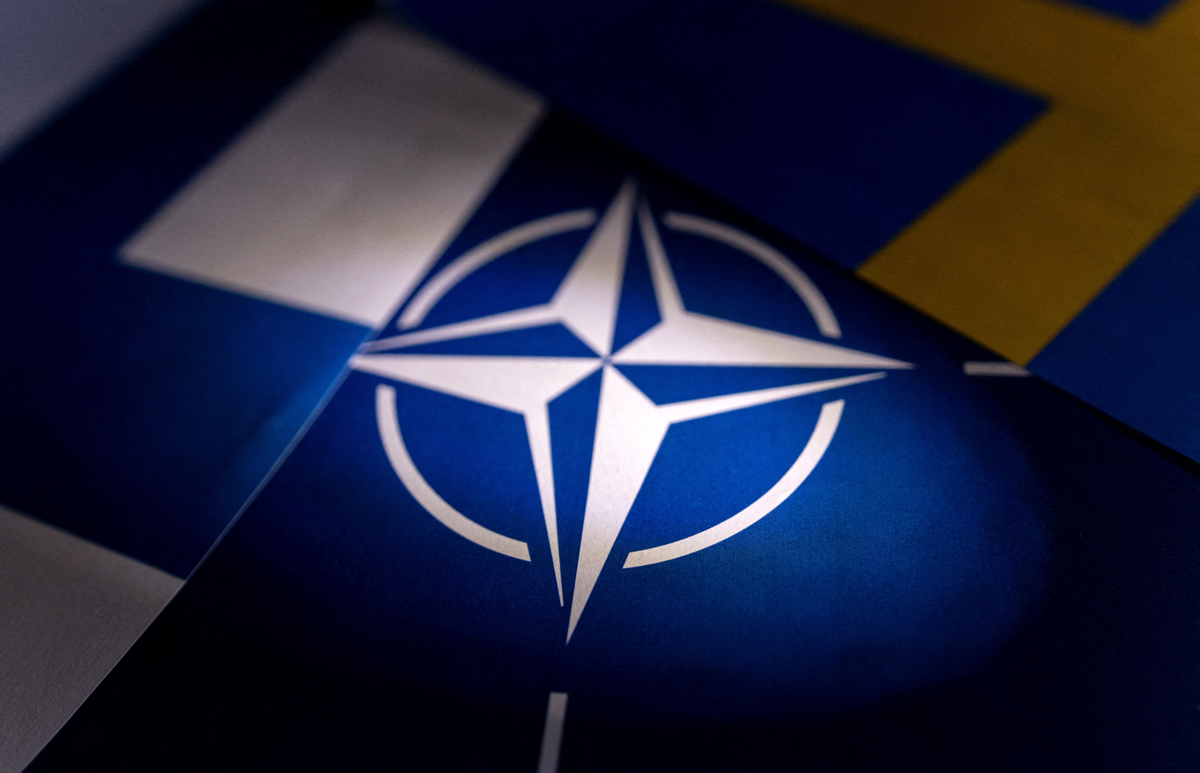Naton liittolaiset toimisivat, jos Ruotsi ja Suomi joutuisivat paineen alle, Stoltenberg sanoo