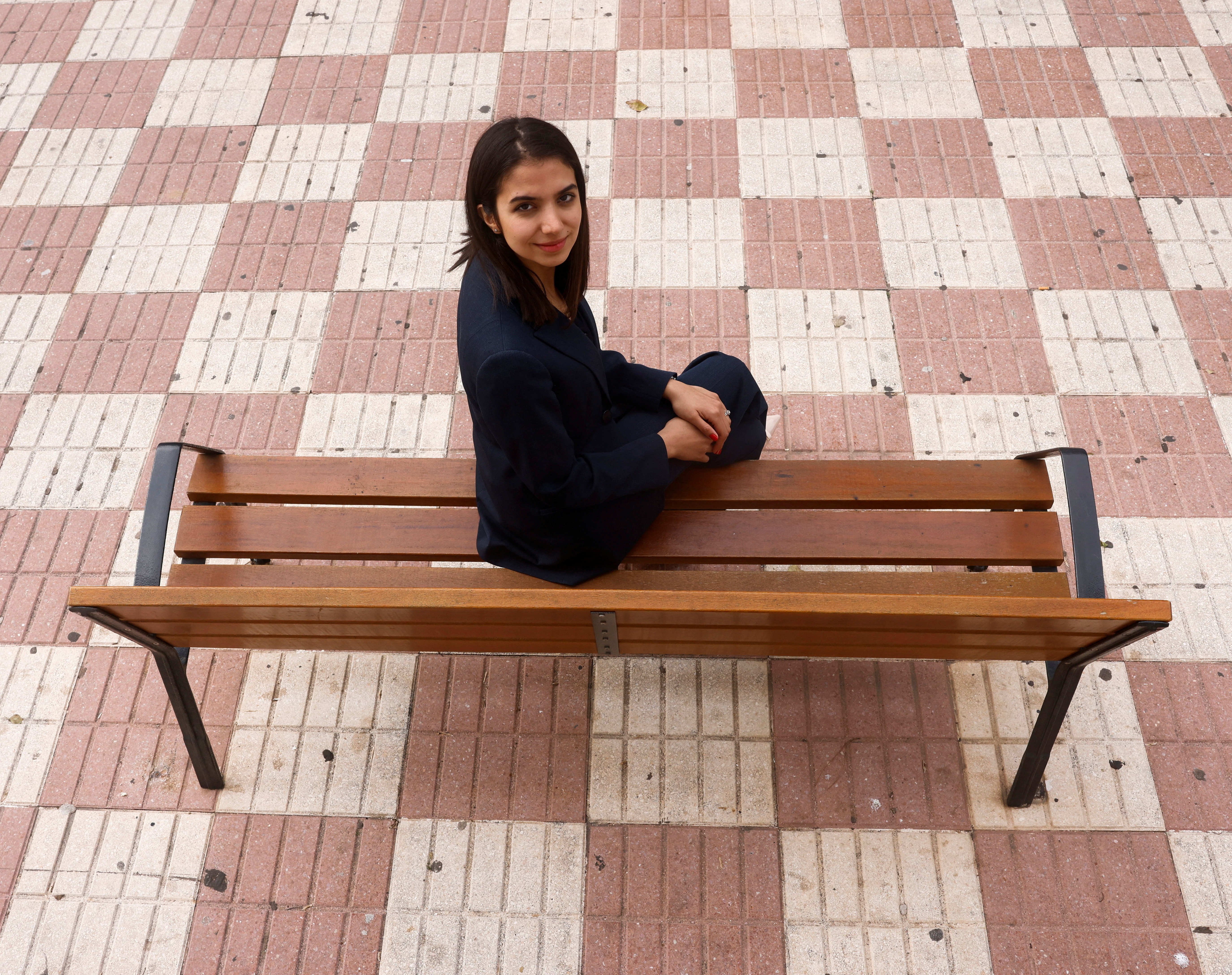 Exiled Iranian chess player says not herself with hijab