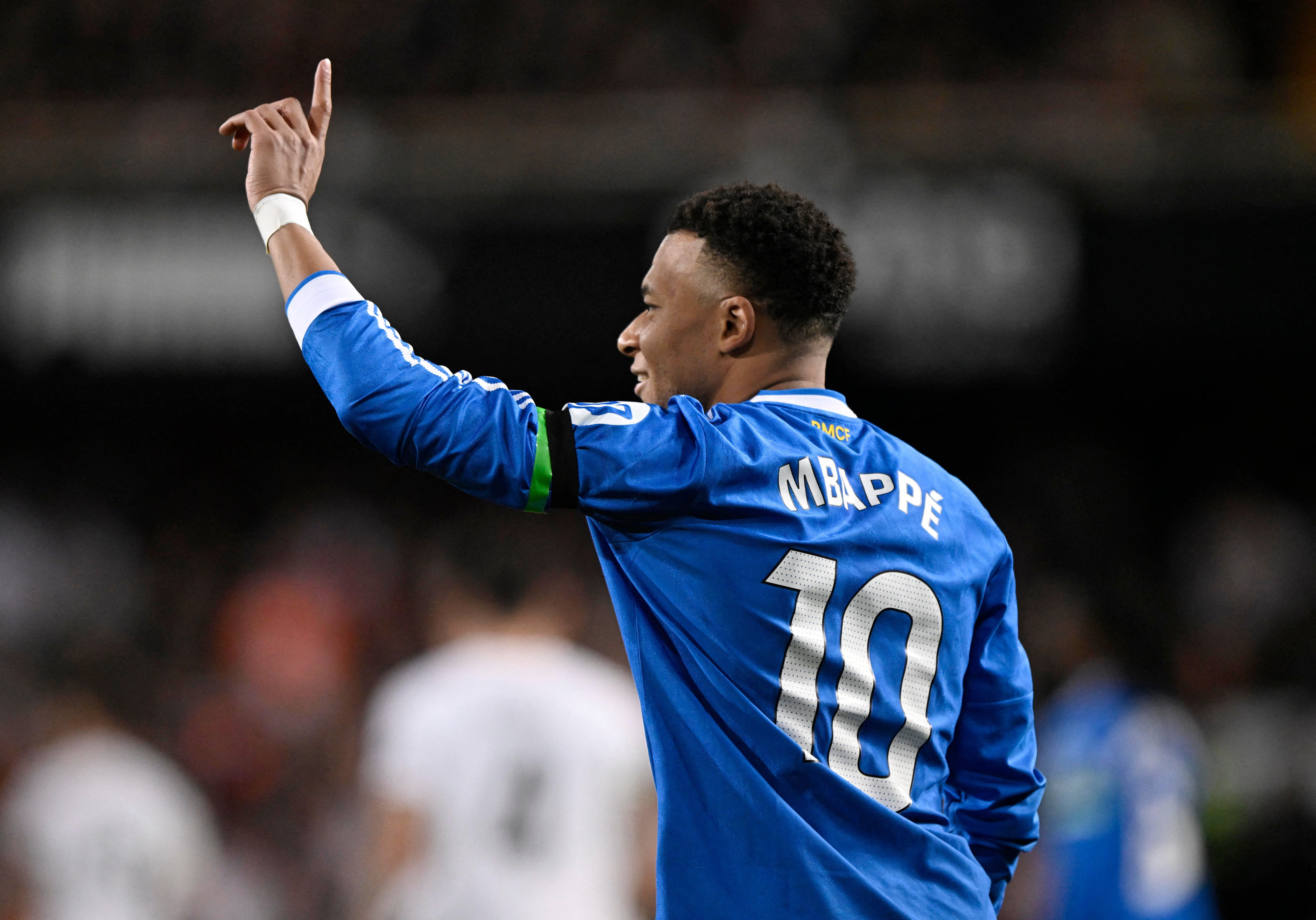 サッカー＝ACミラン、ラツィオに競り勝ち暫定首位に浮上 | ロイター