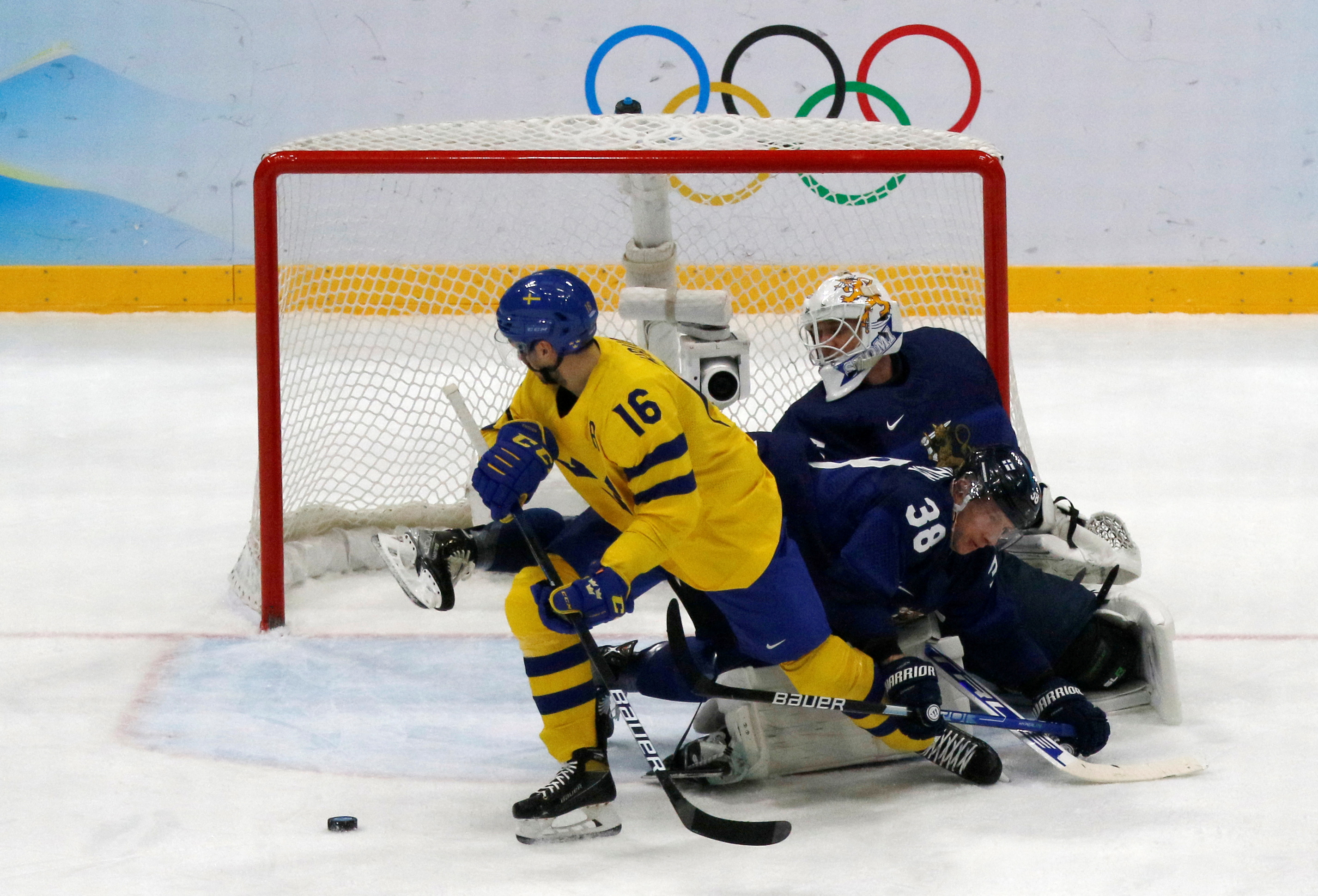 Ice Hockey - Men's Prelim. Round - Group C - Finland v Sweden